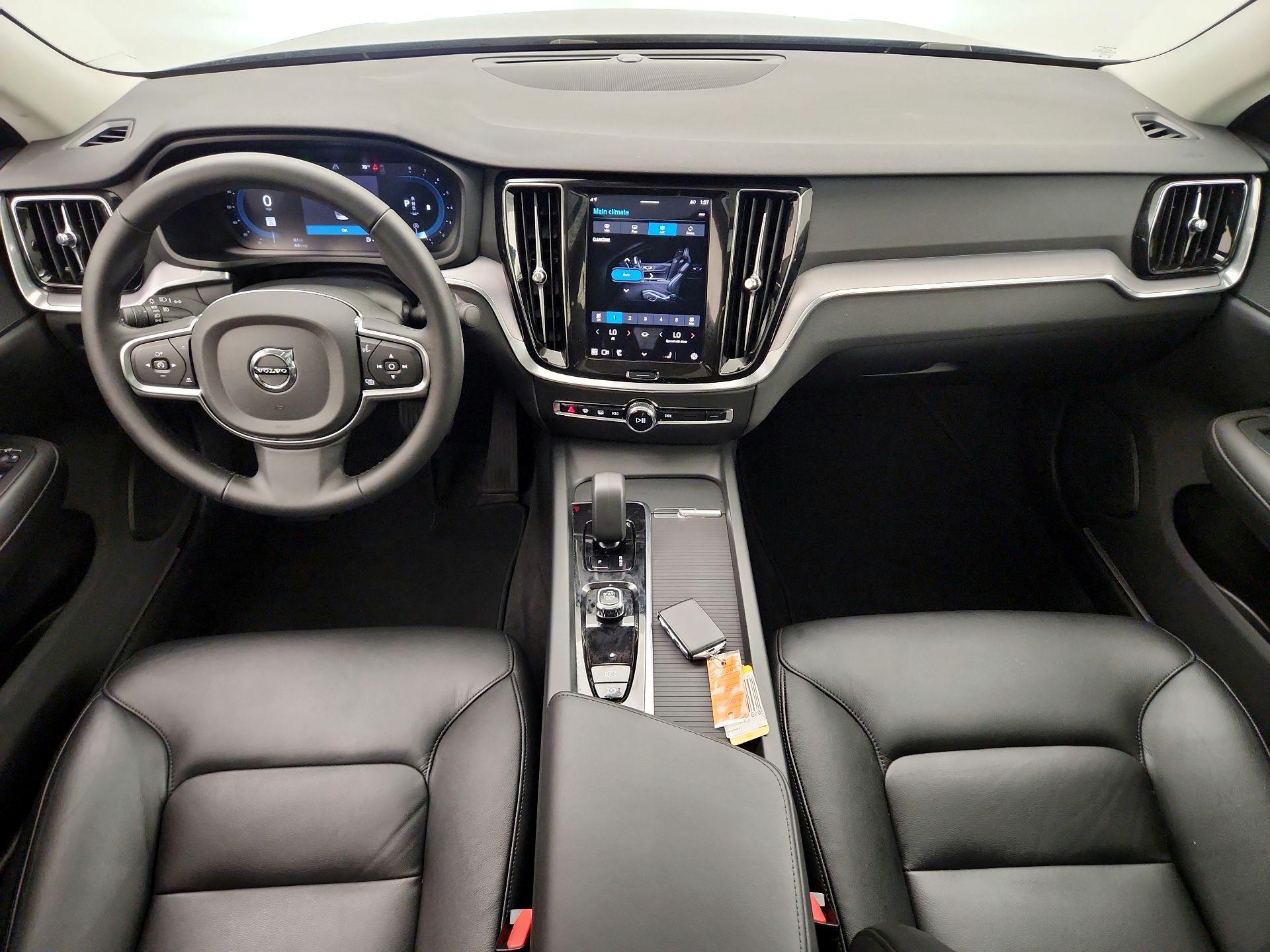 Thumbnail: 2025 Volvo S60 - 9