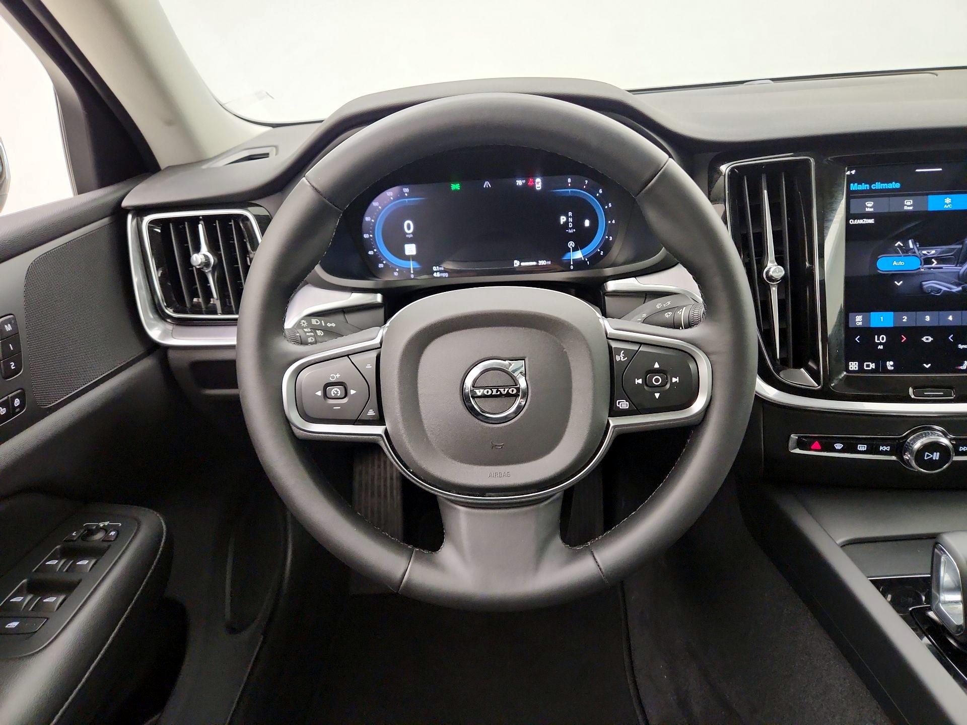 Thumbnail: 2025 Volvo S60 - 10