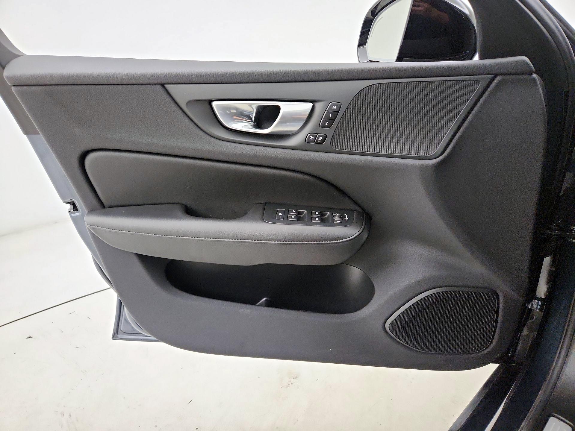 Thumbnail: 2025 Volvo S60 - 12