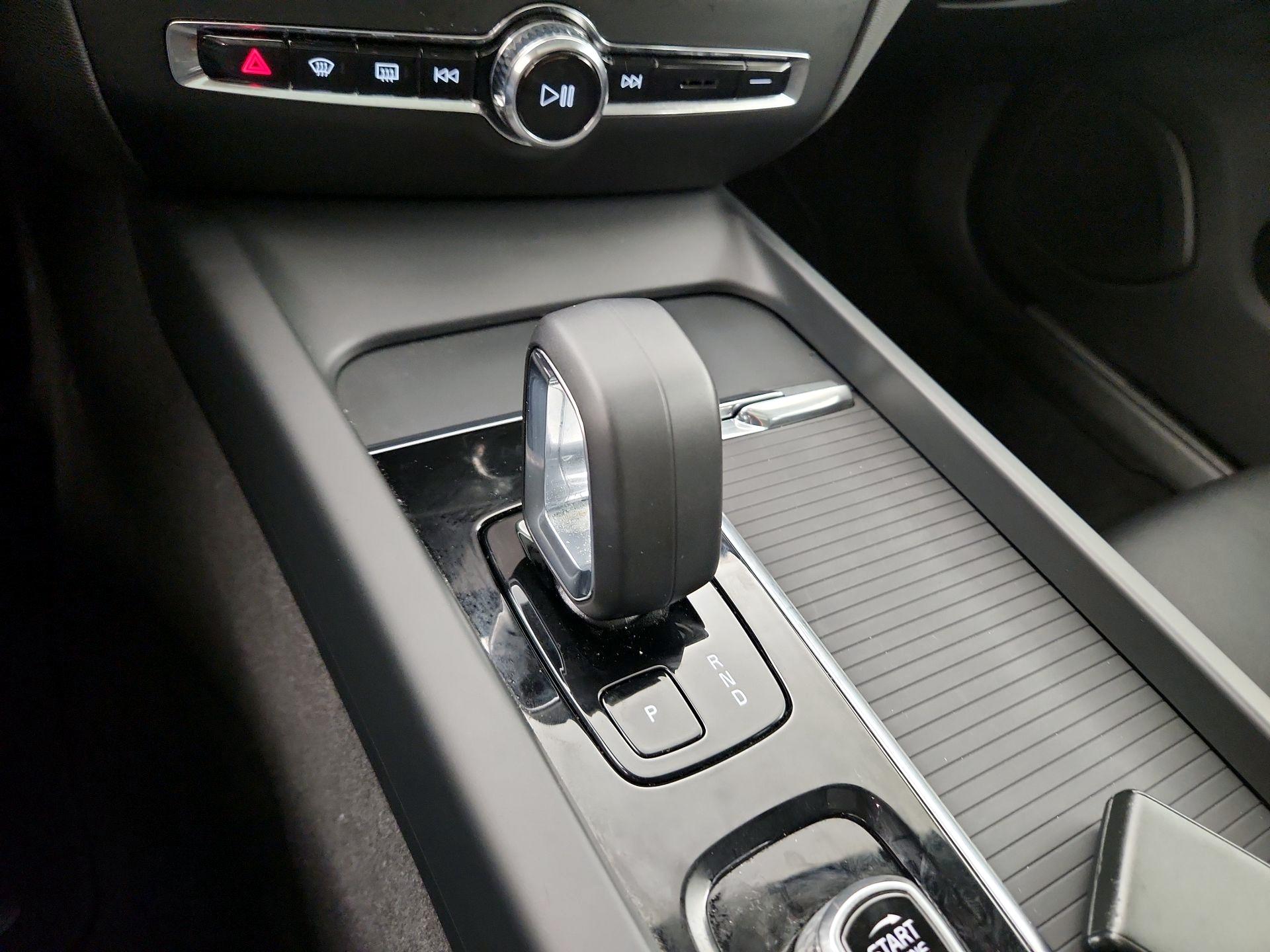 Thumbnail: 2025 Volvo S60 - 15
