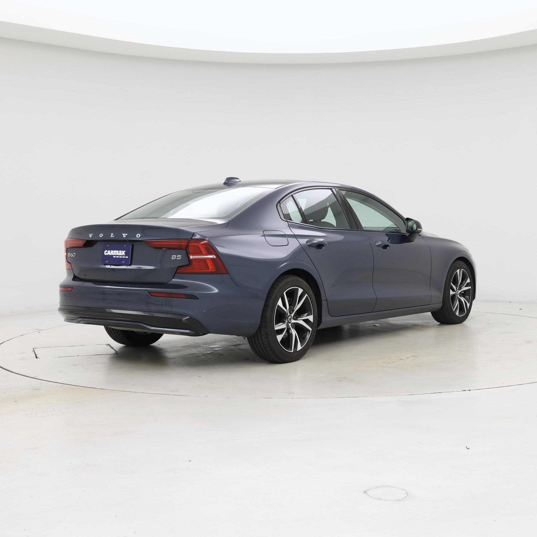 Thumbnail: 2025 Volvo S60 - 8