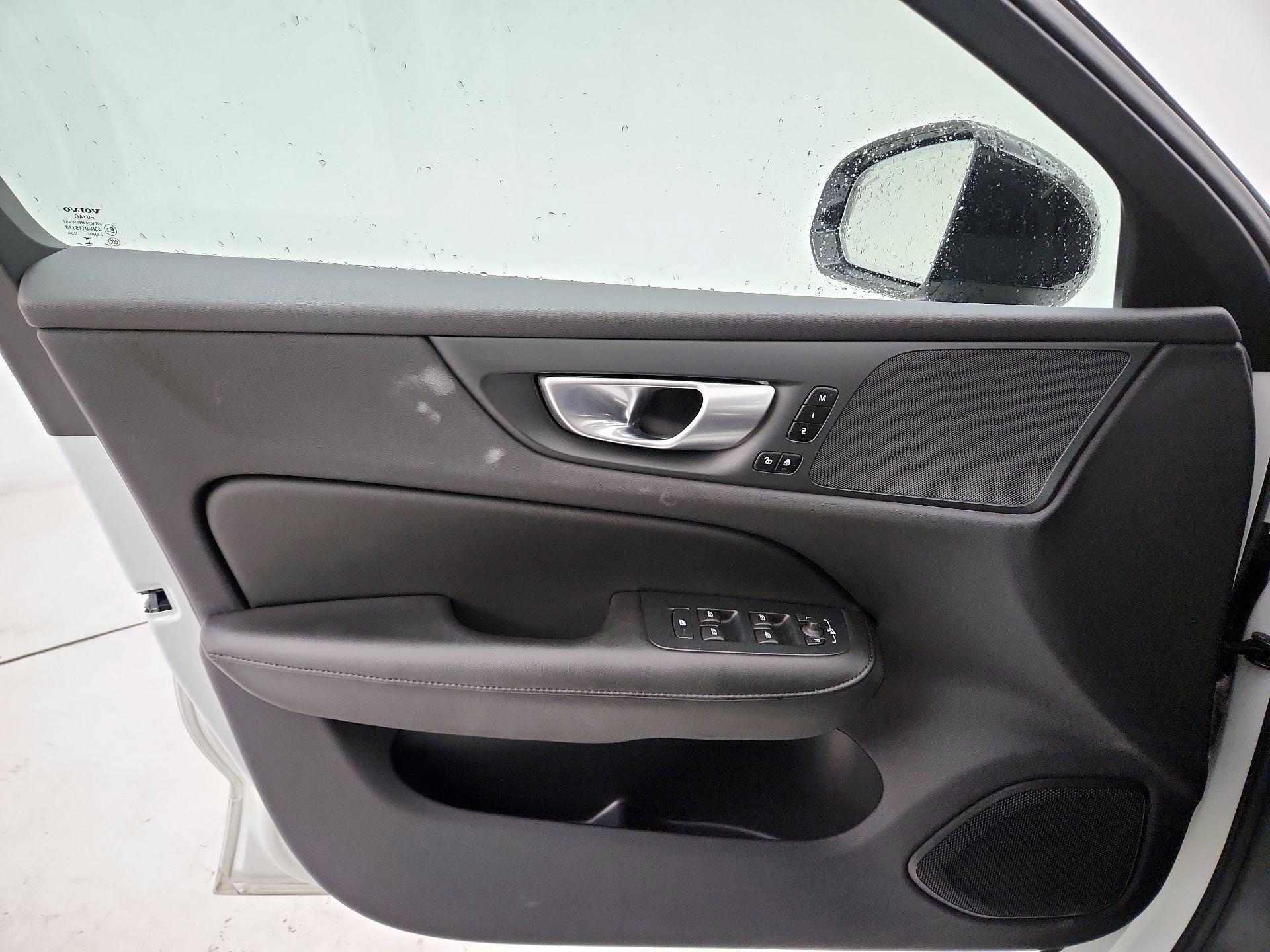 Thumbnail: 2025 Volvo S60 - 12
