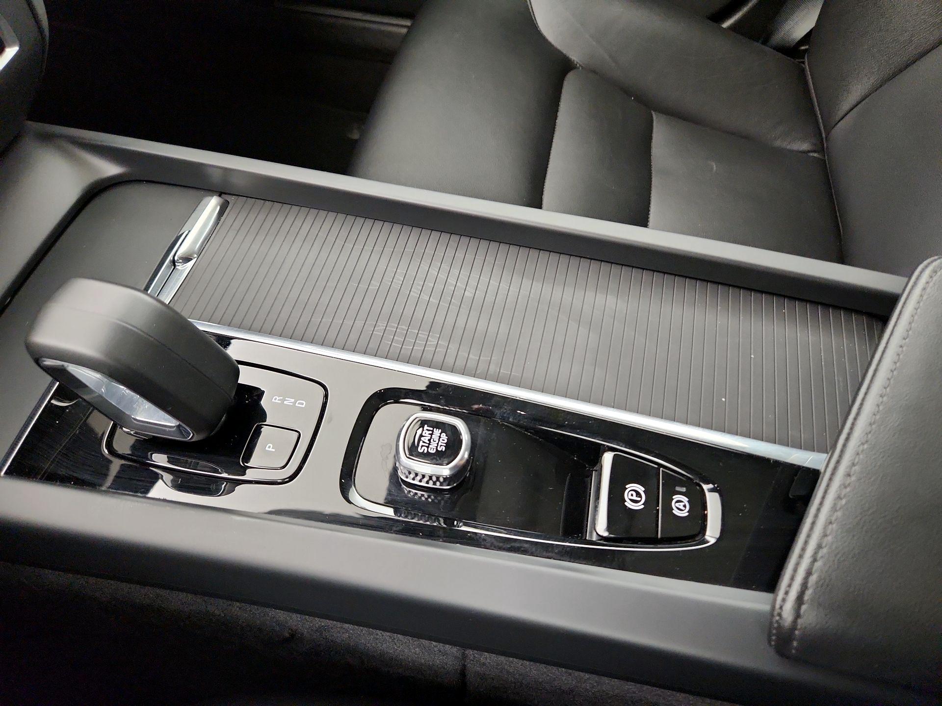 Thumbnail: 2025 Volvo S60 - 16