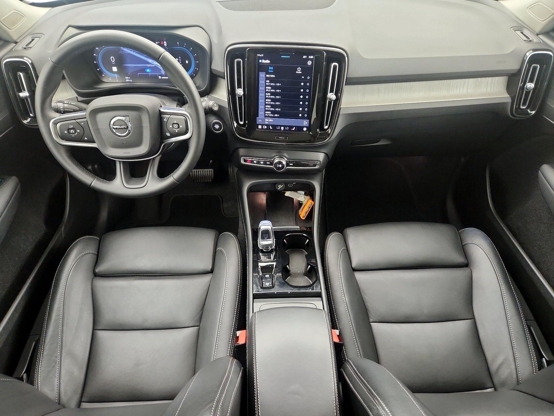 Thumbnail: 2025 Volvo XC40 - 9