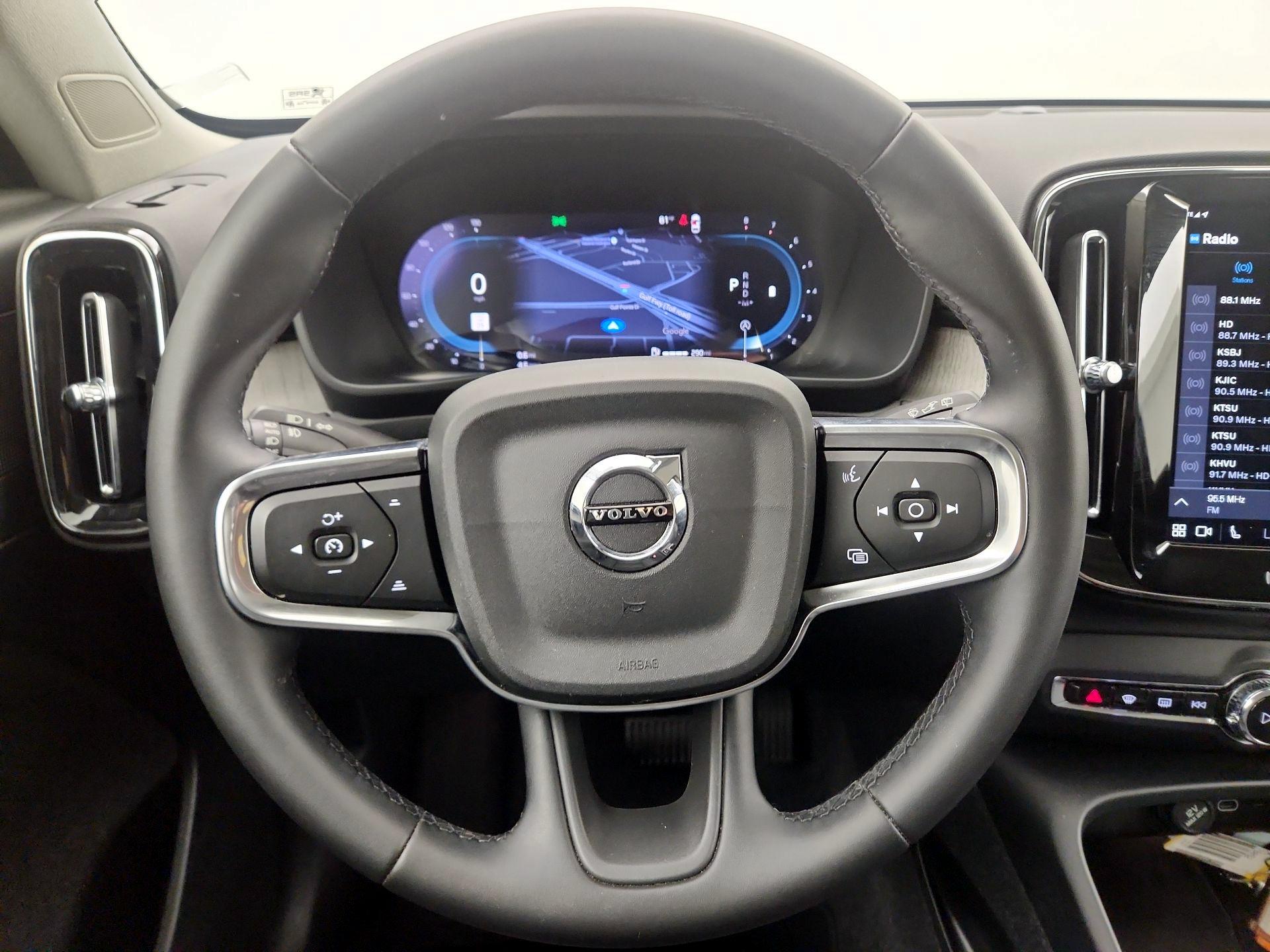 Thumbnail: 2025 Volvo XC40 - 10