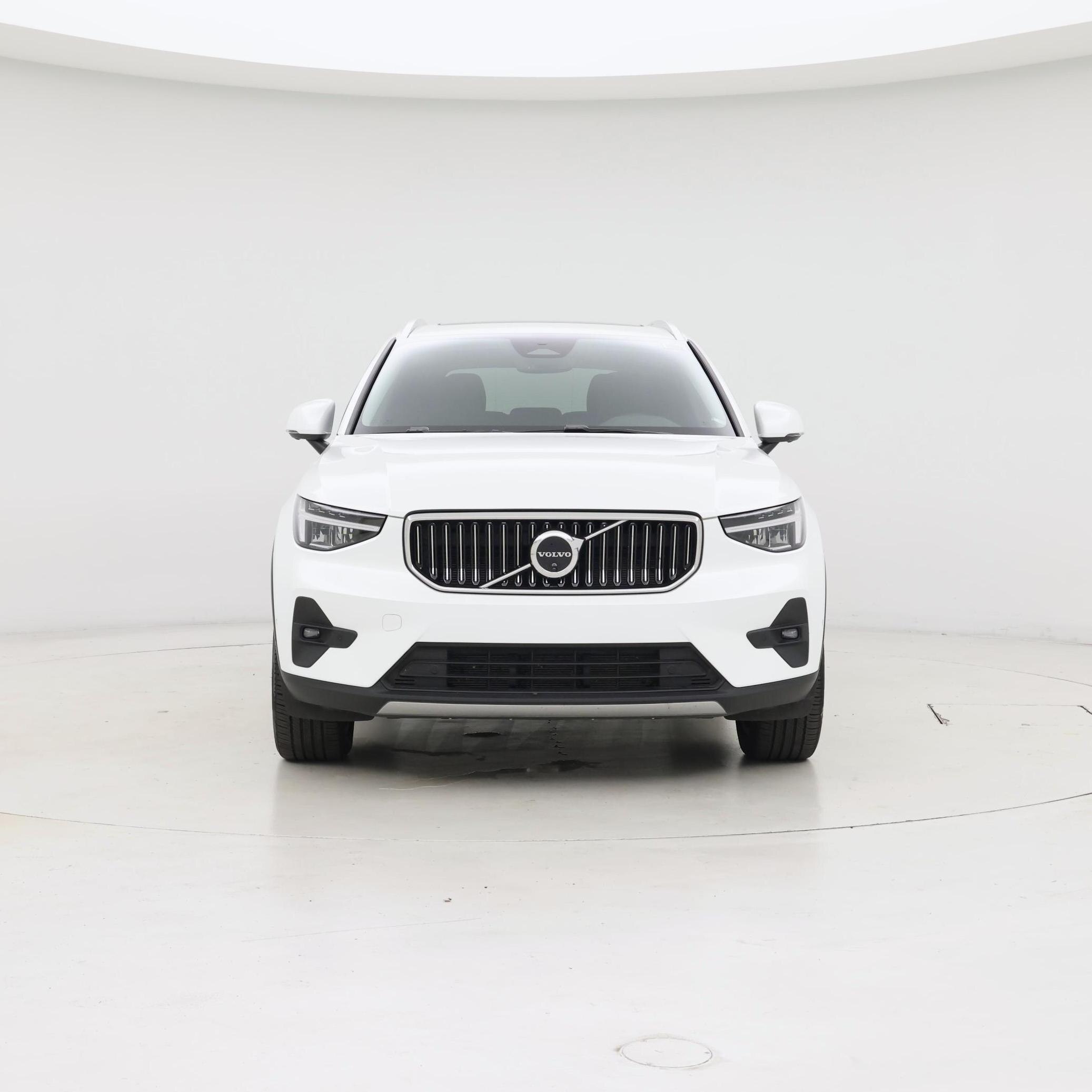 Thumbnail: 2025 Volvo XC40 - 5