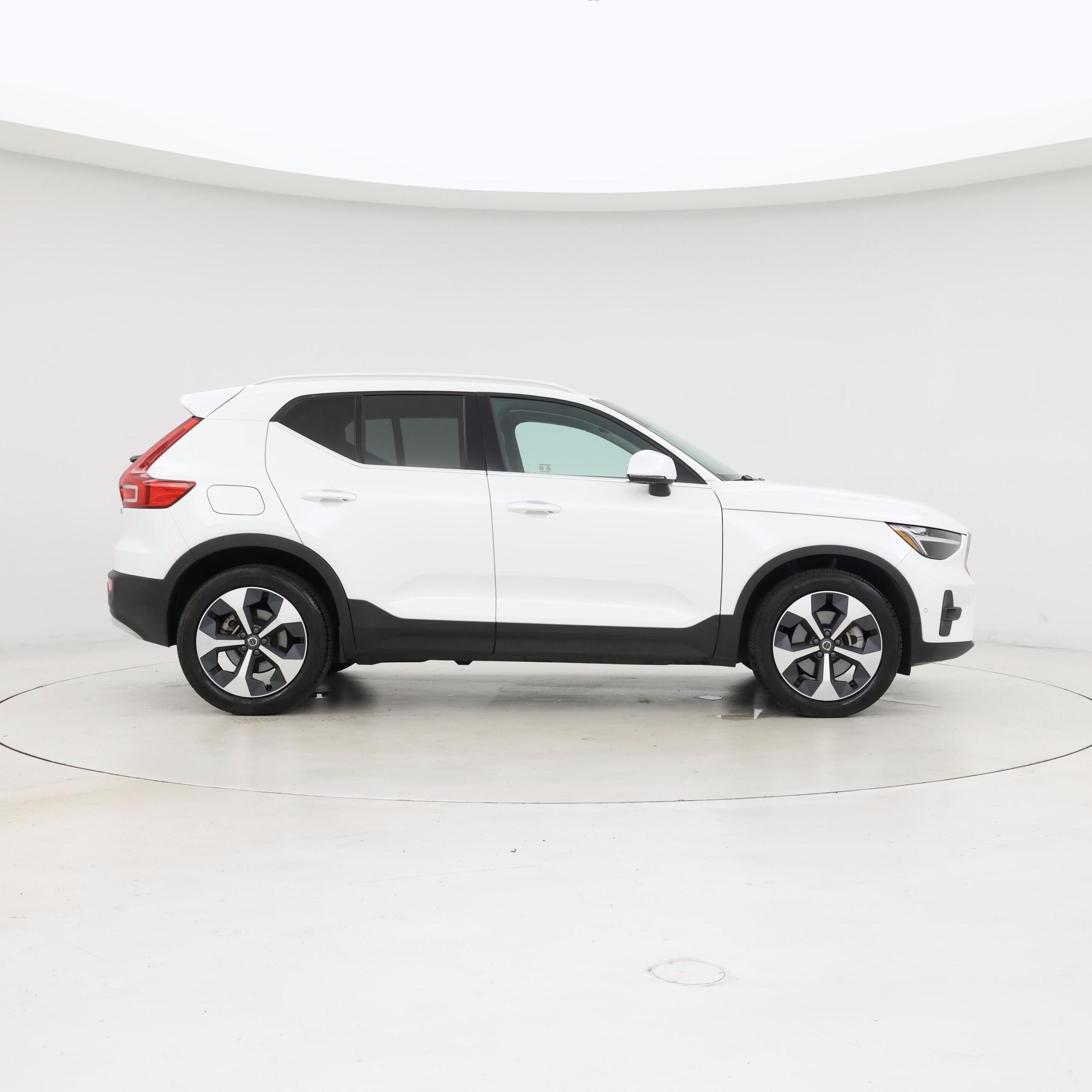 Thumbnail: 2025 Volvo XC40 - 7