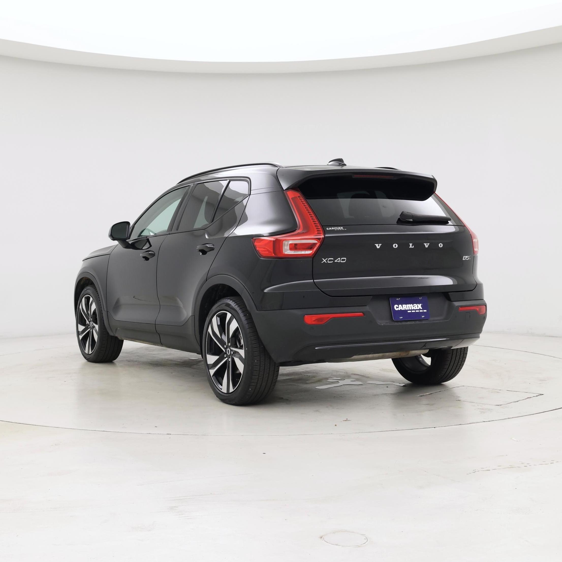Thumbnail: 2025 Volvo XC40 - 2