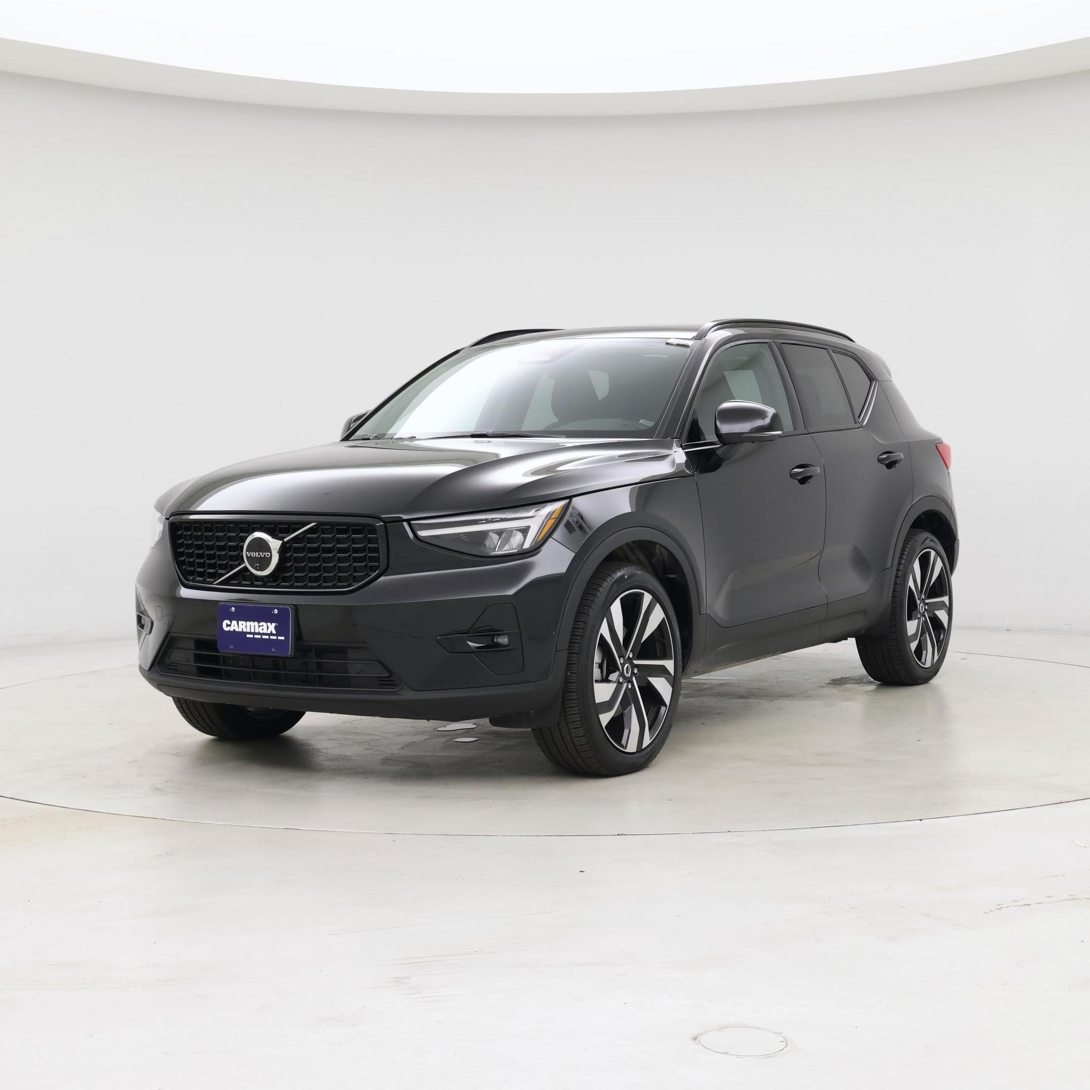 Thumbnail: 2025 Volvo XC40 - 4