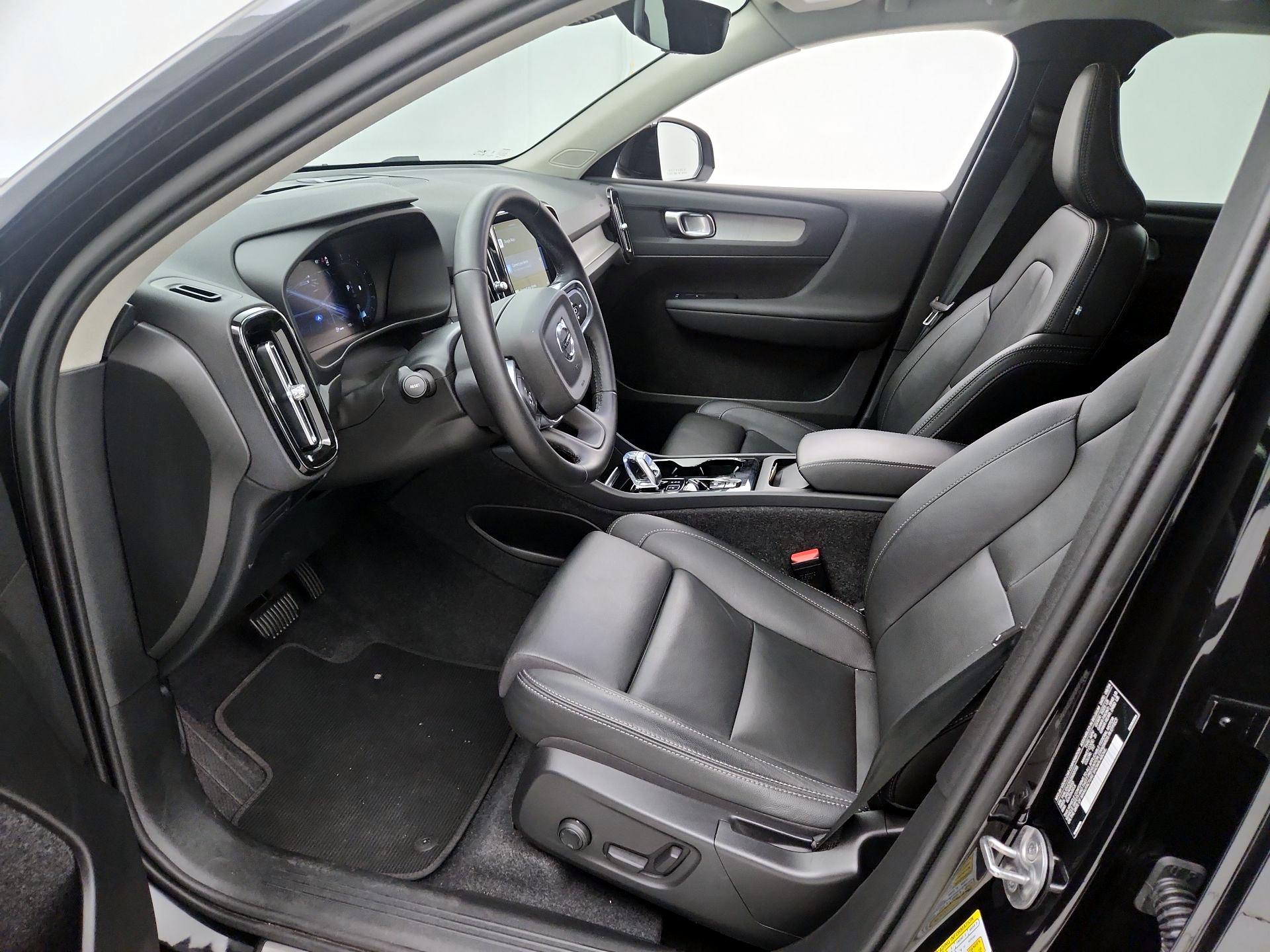 Thumbnail: 2025 Volvo XC40 - 11