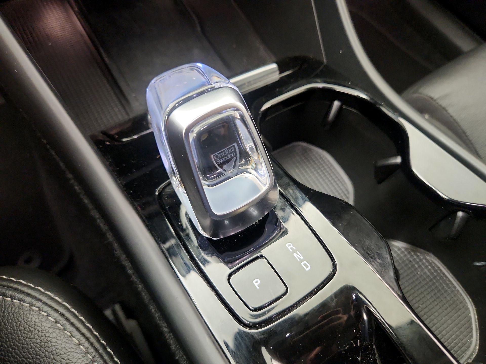 Thumbnail: 2025 Volvo XC40 - 15