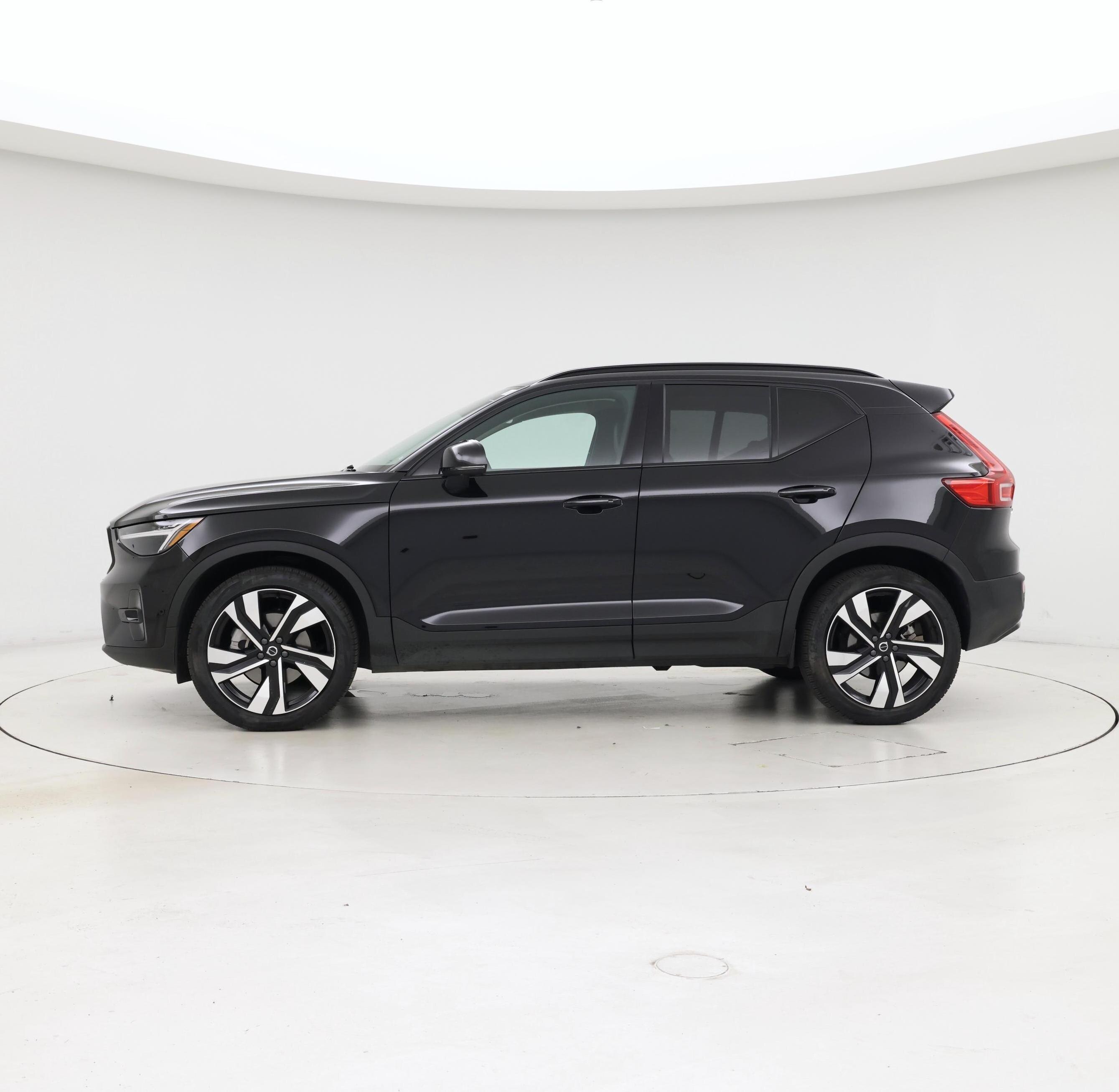 Thumbnail: 2025 Volvo XC40 - 3