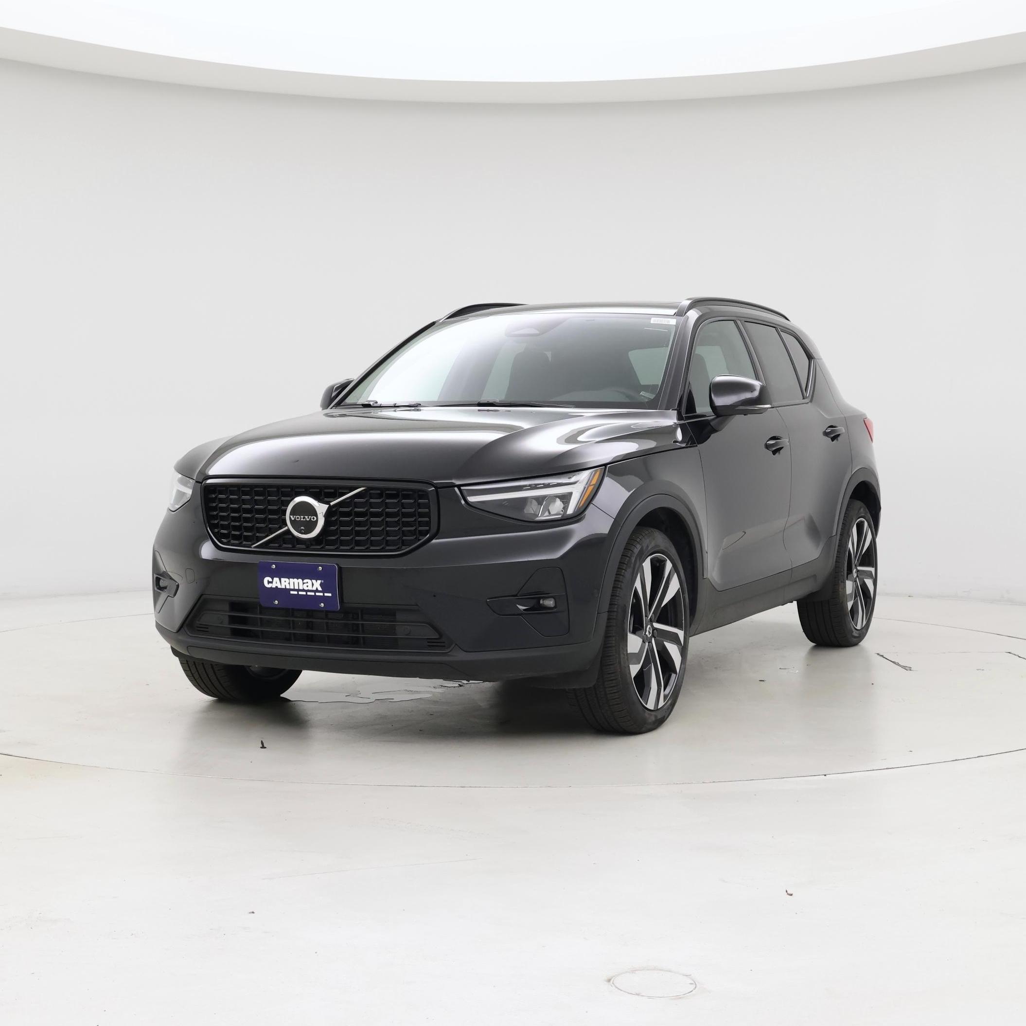 Thumbnail: 2025 Volvo XC40 - 4