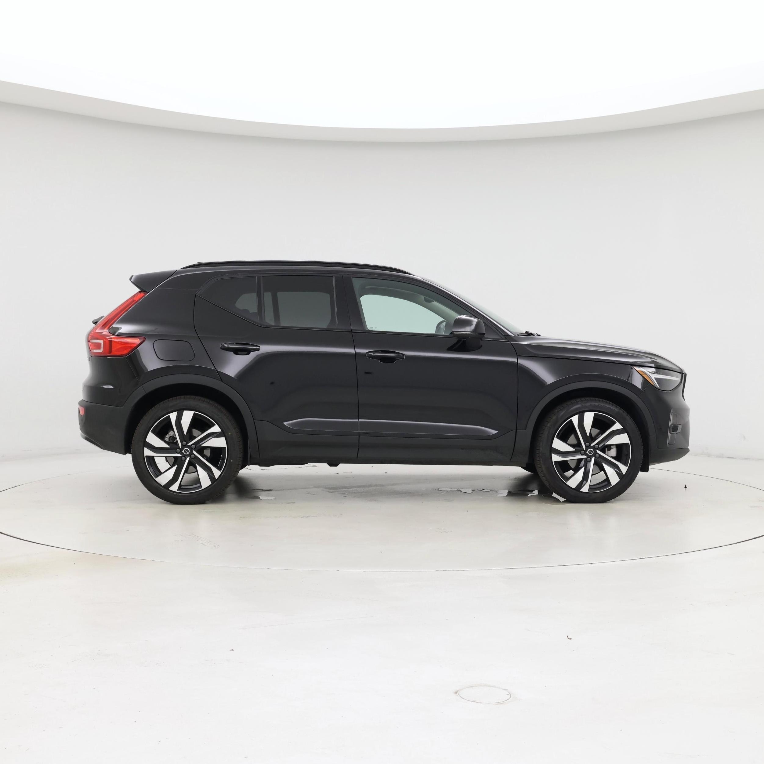Thumbnail: 2025 Volvo XC40 - 7