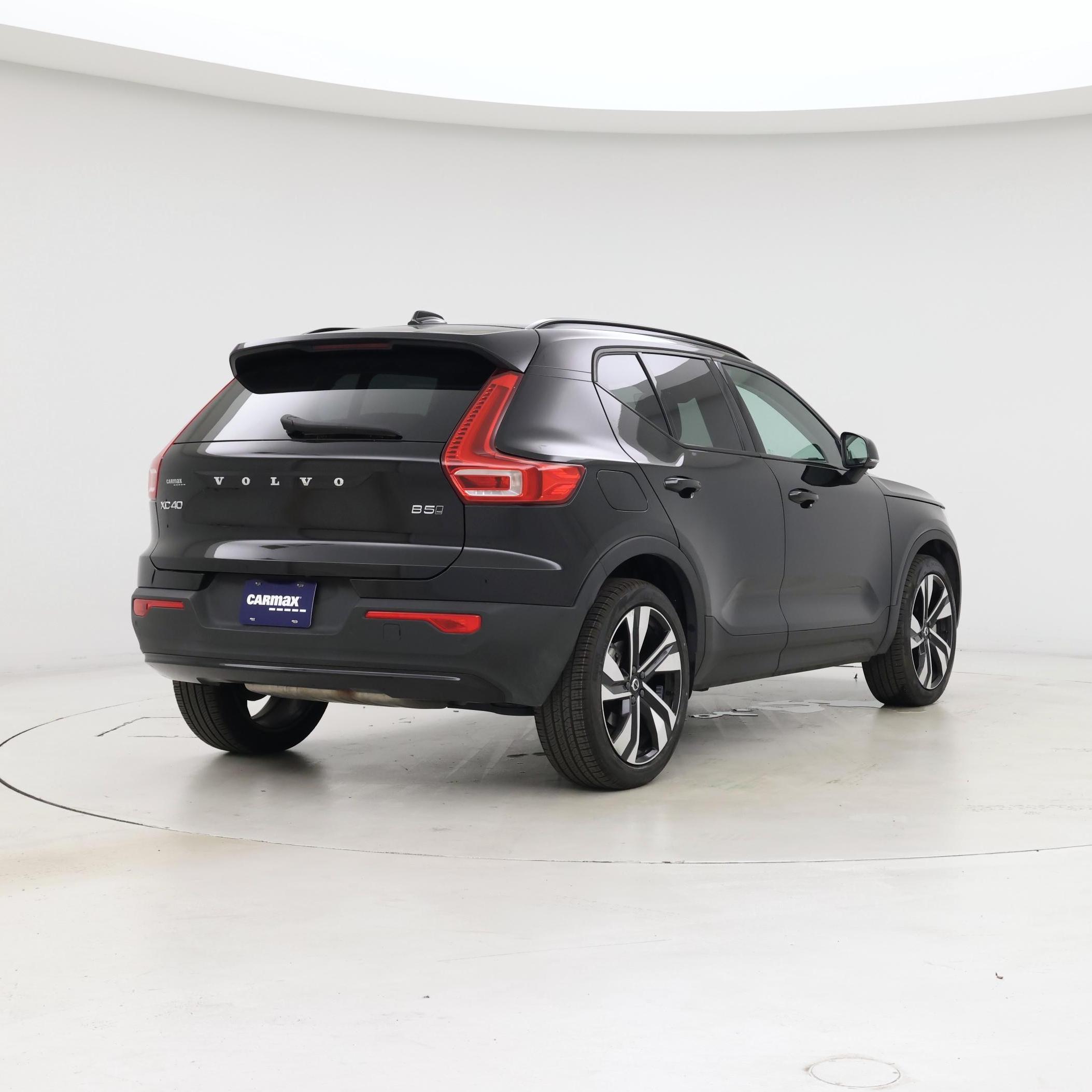 Thumbnail: 2025 Volvo XC40 - 8