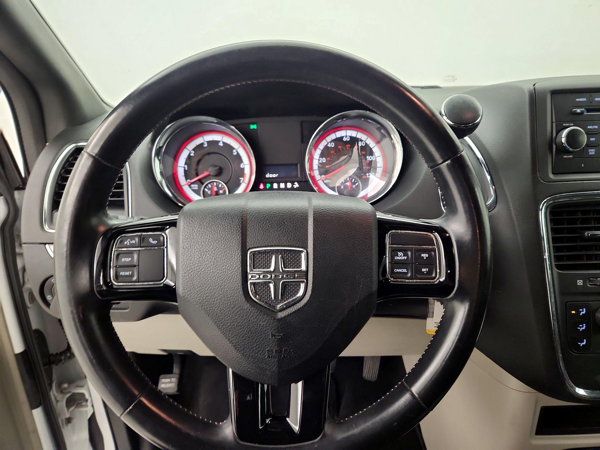 Thumbnail: 2016 Dodge Grand Caravan - 10