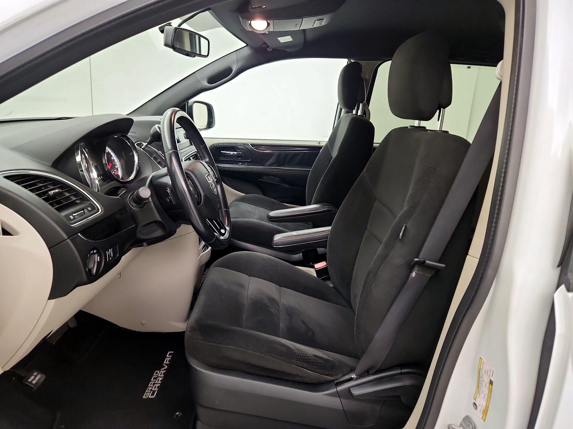 Thumbnail: 2016 Dodge Grand Caravan - 11