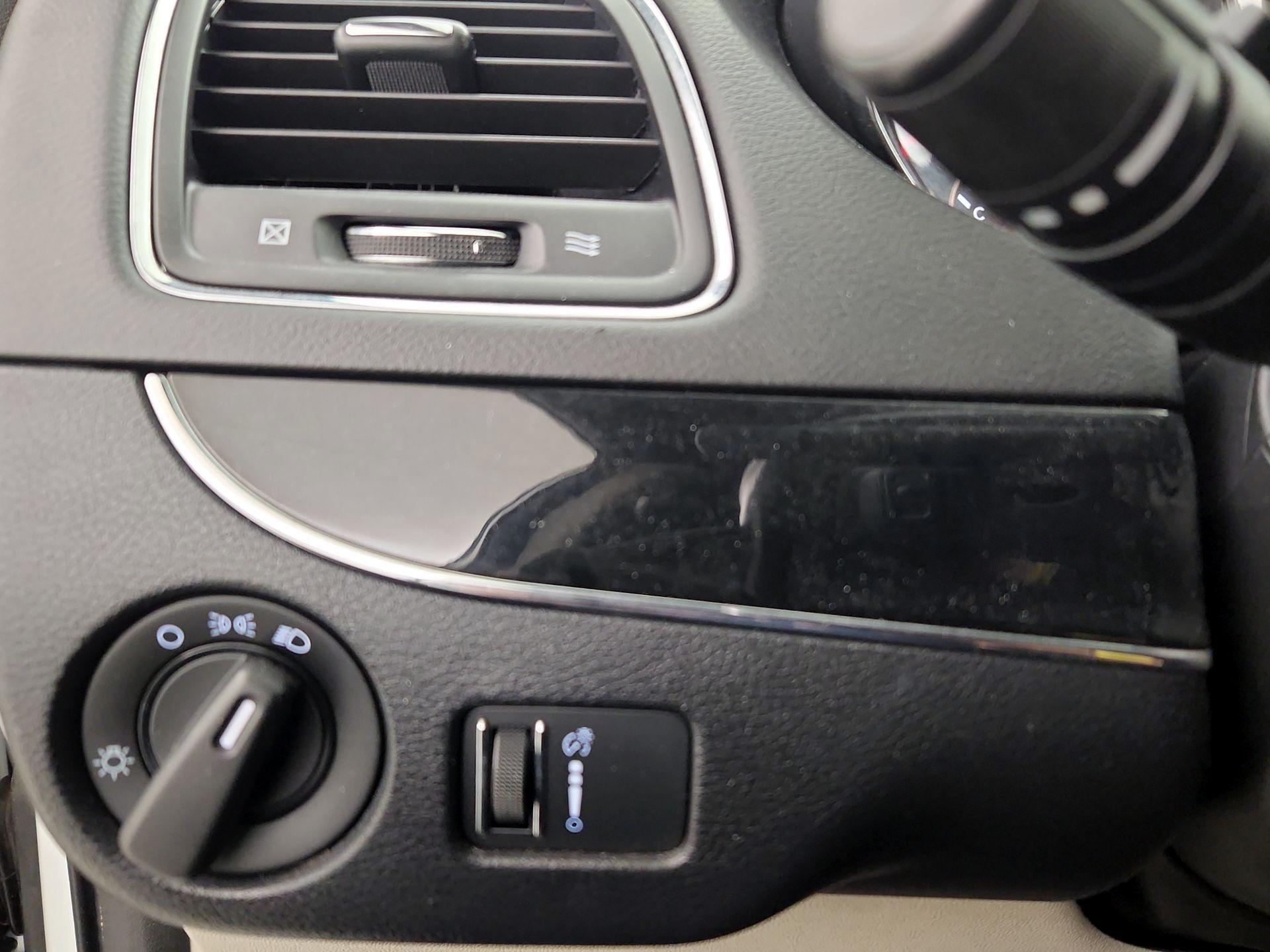 Thumbnail: 2016 Dodge Grand Caravan - 13