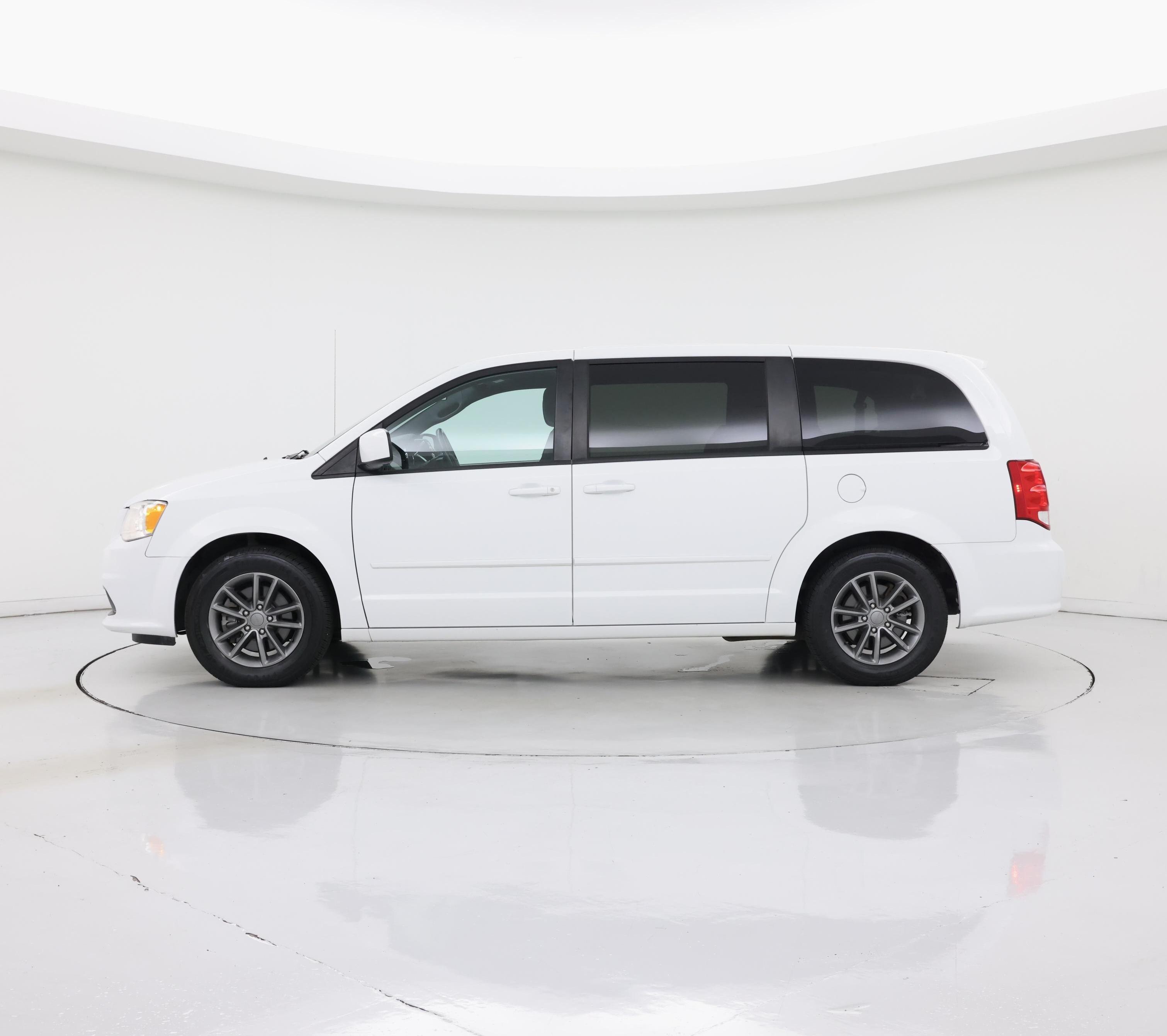 Thumbnail: 2016 Dodge Grand Caravan - 3