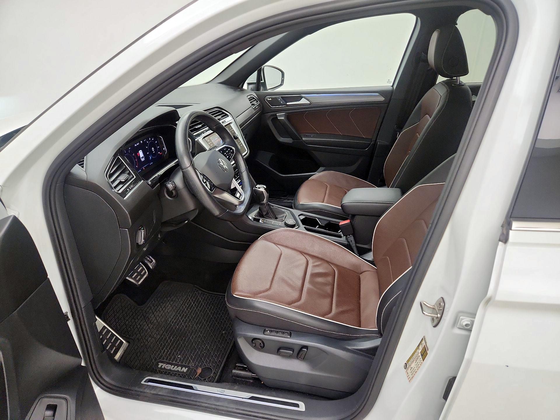 Thumbnail: 2022 Volkswagen Tiguan - 11