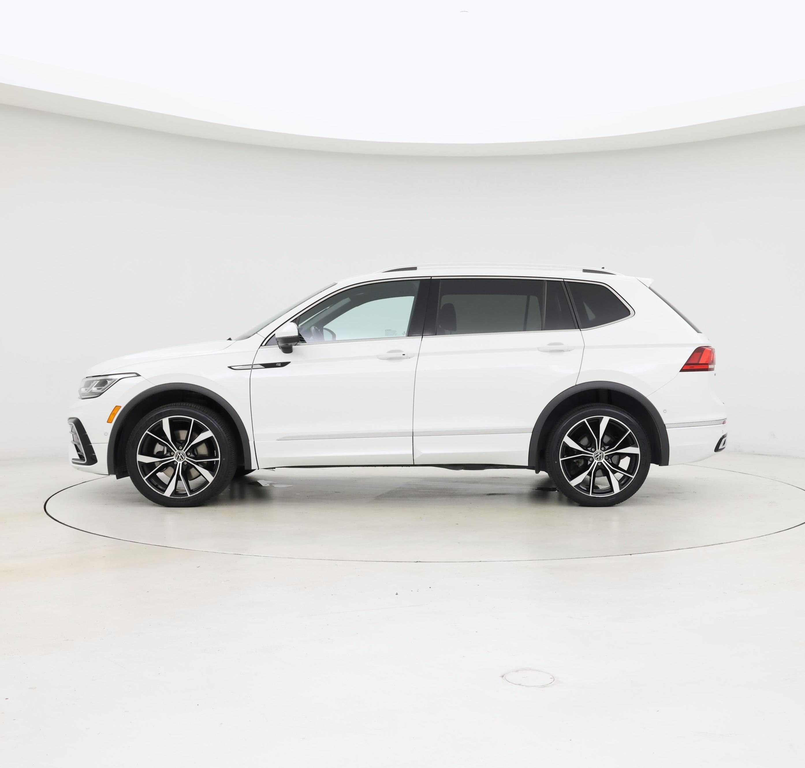 Thumbnail: 2022 Volkswagen Tiguan - 3