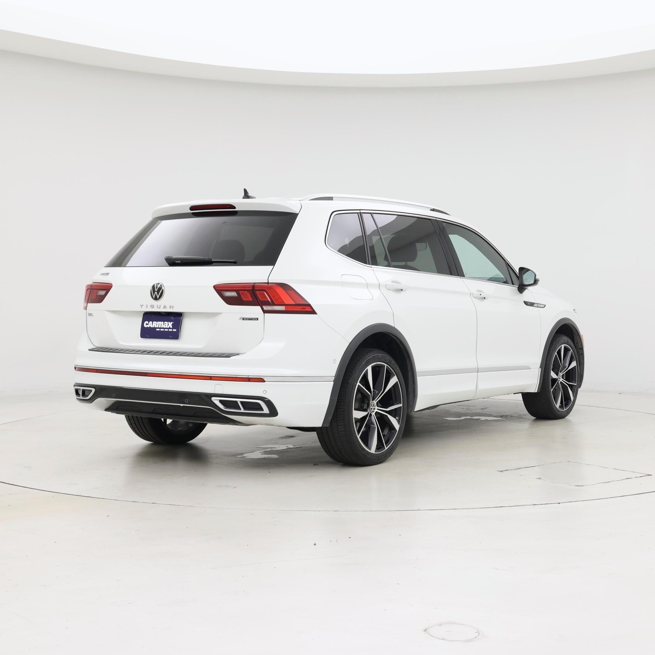 Thumbnail: 2022 Volkswagen Tiguan - 8