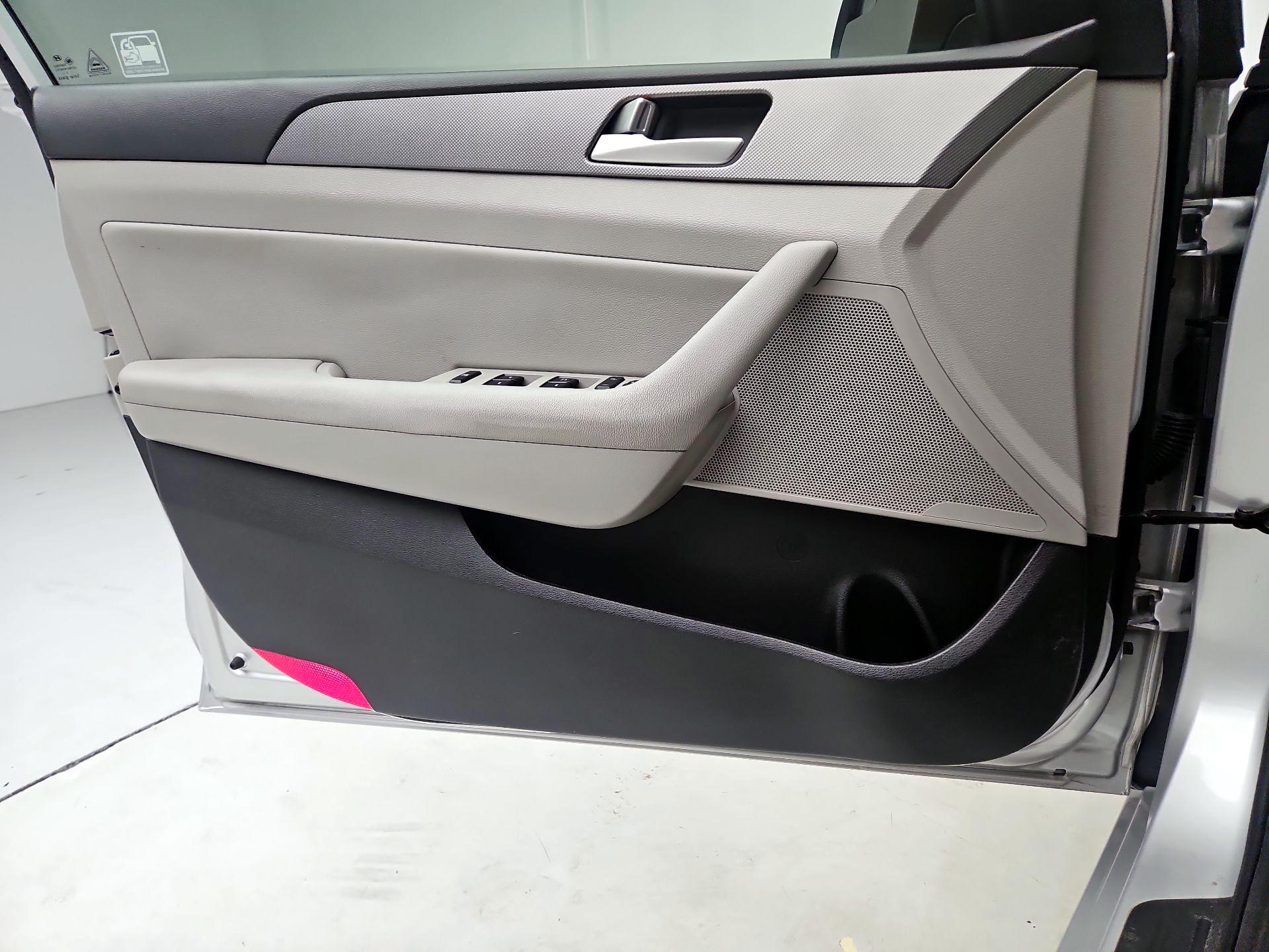 Thumbnail: 2015 Hyundai Sonata - 10