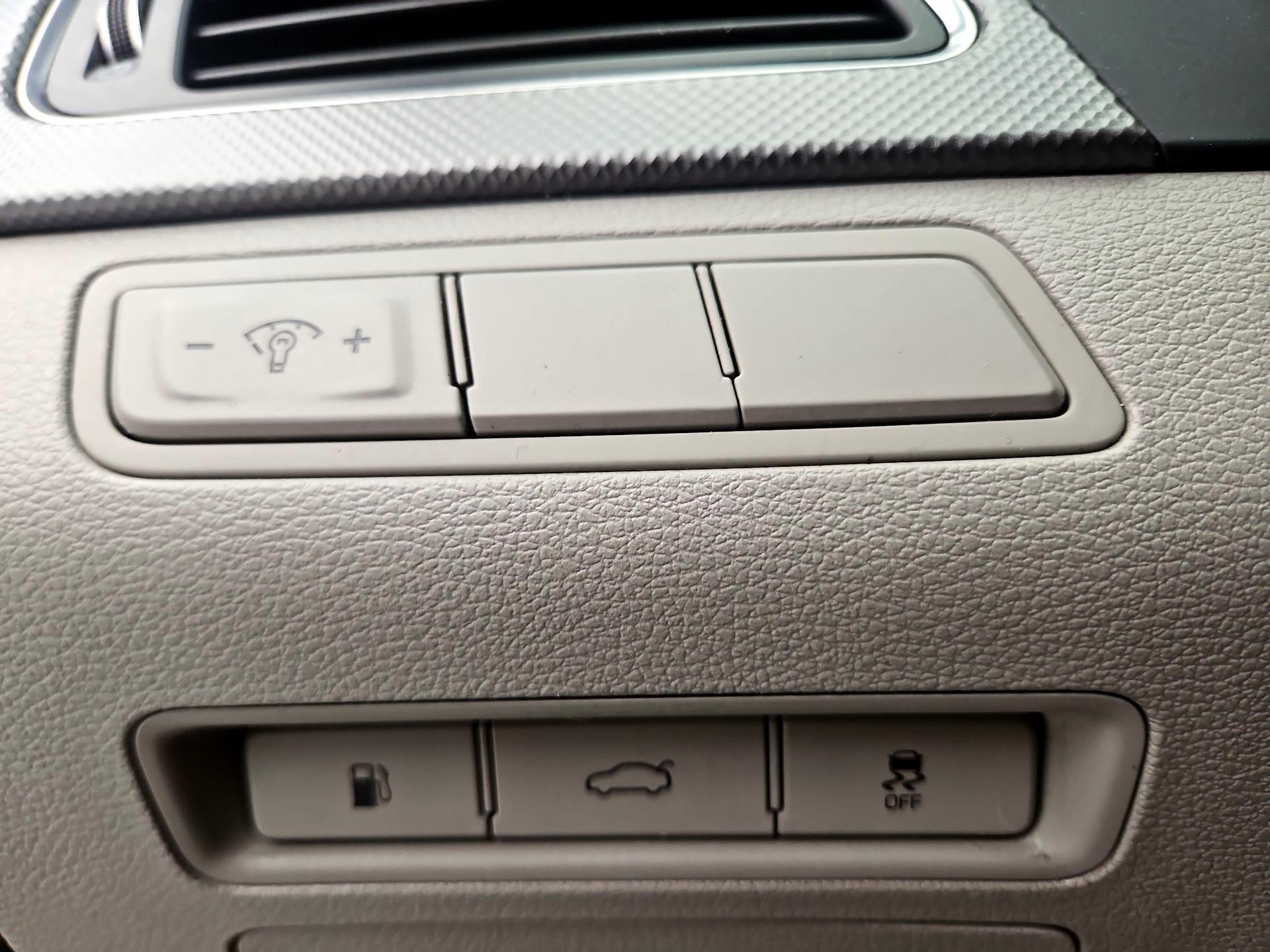Thumbnail: 2015 Hyundai Sonata - 11