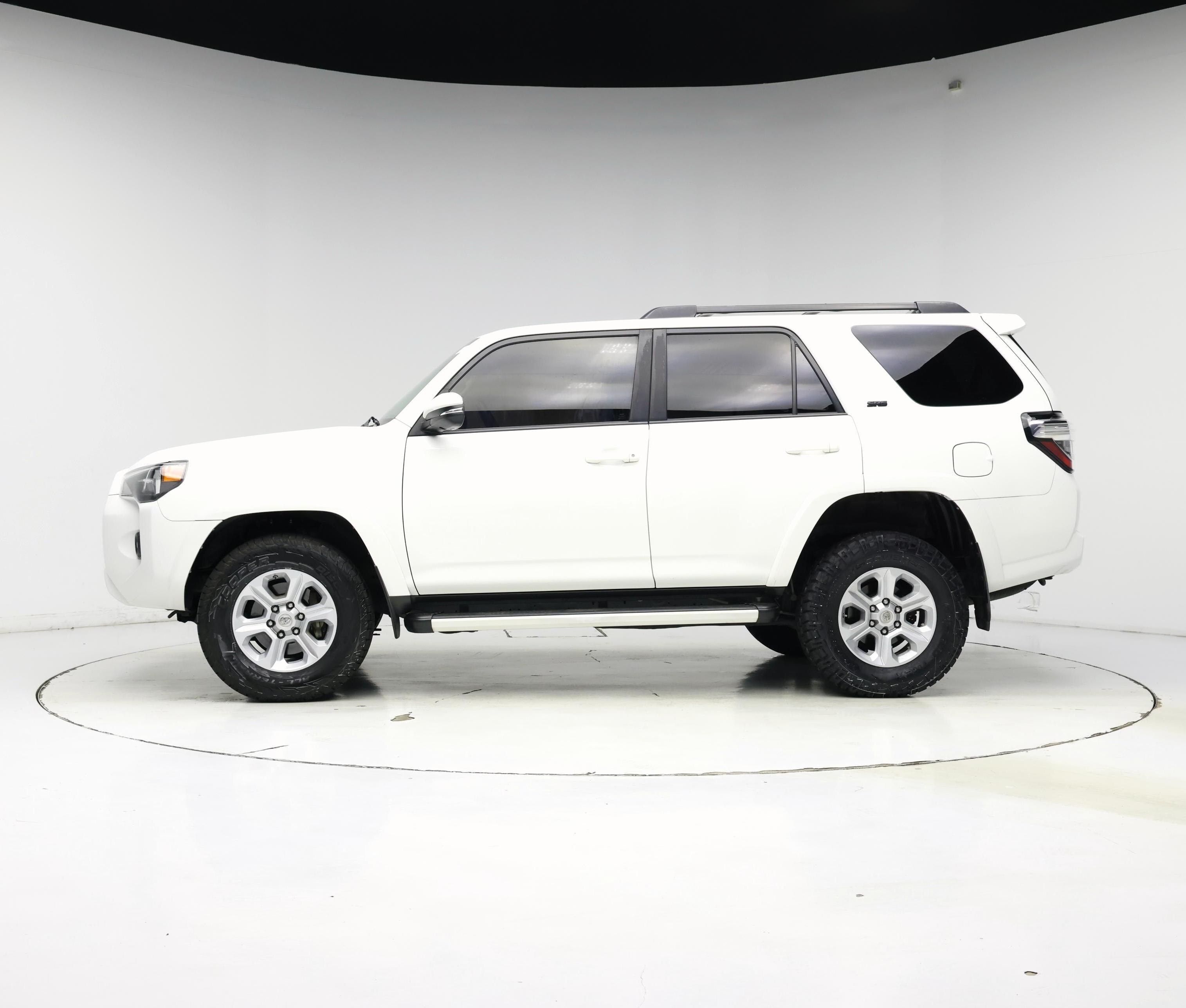 Thumbnail: 2020 Toyota 4Runner - 3