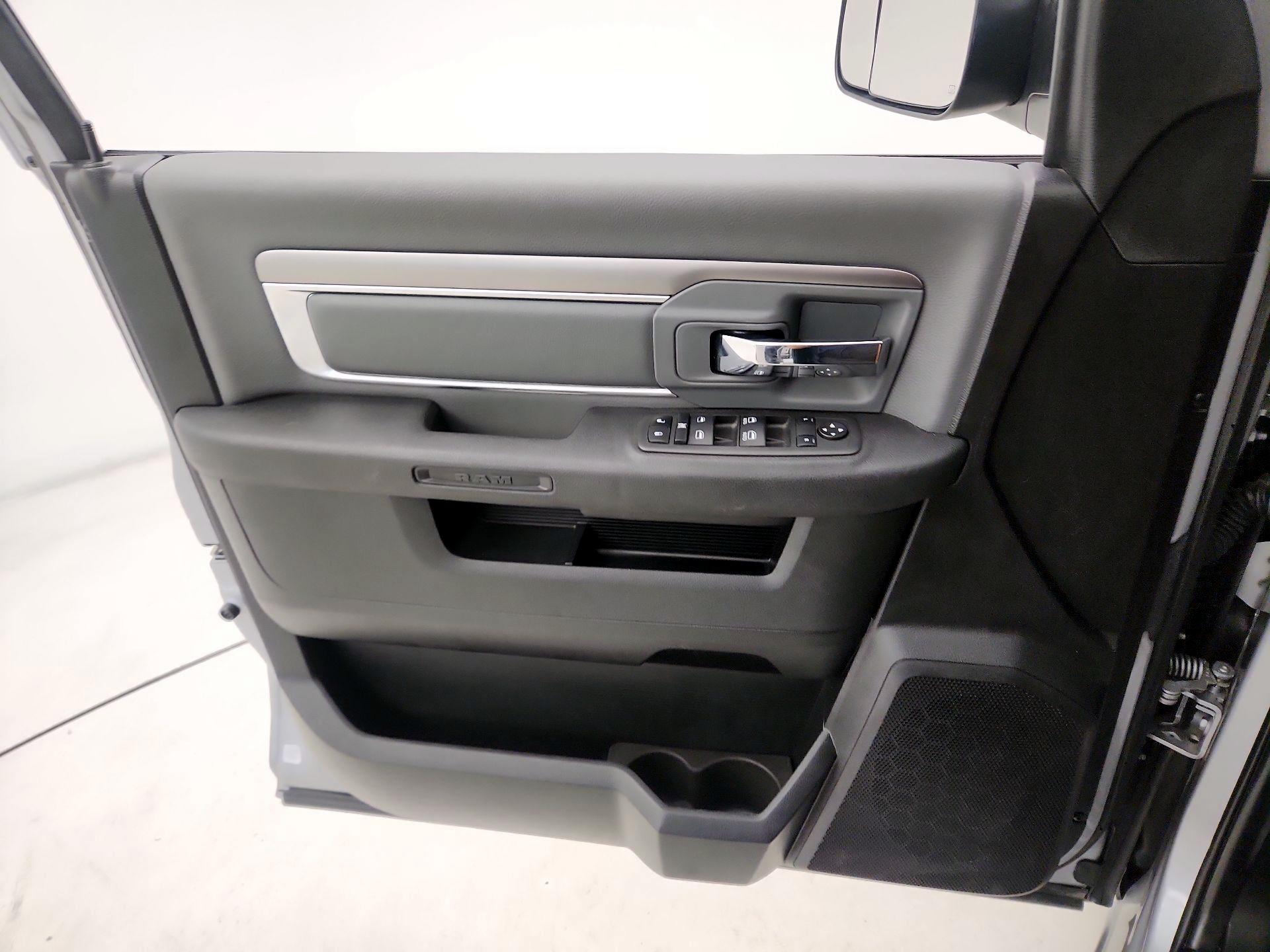 Thumbnail: 2022 RAM 1500 Classic - 12