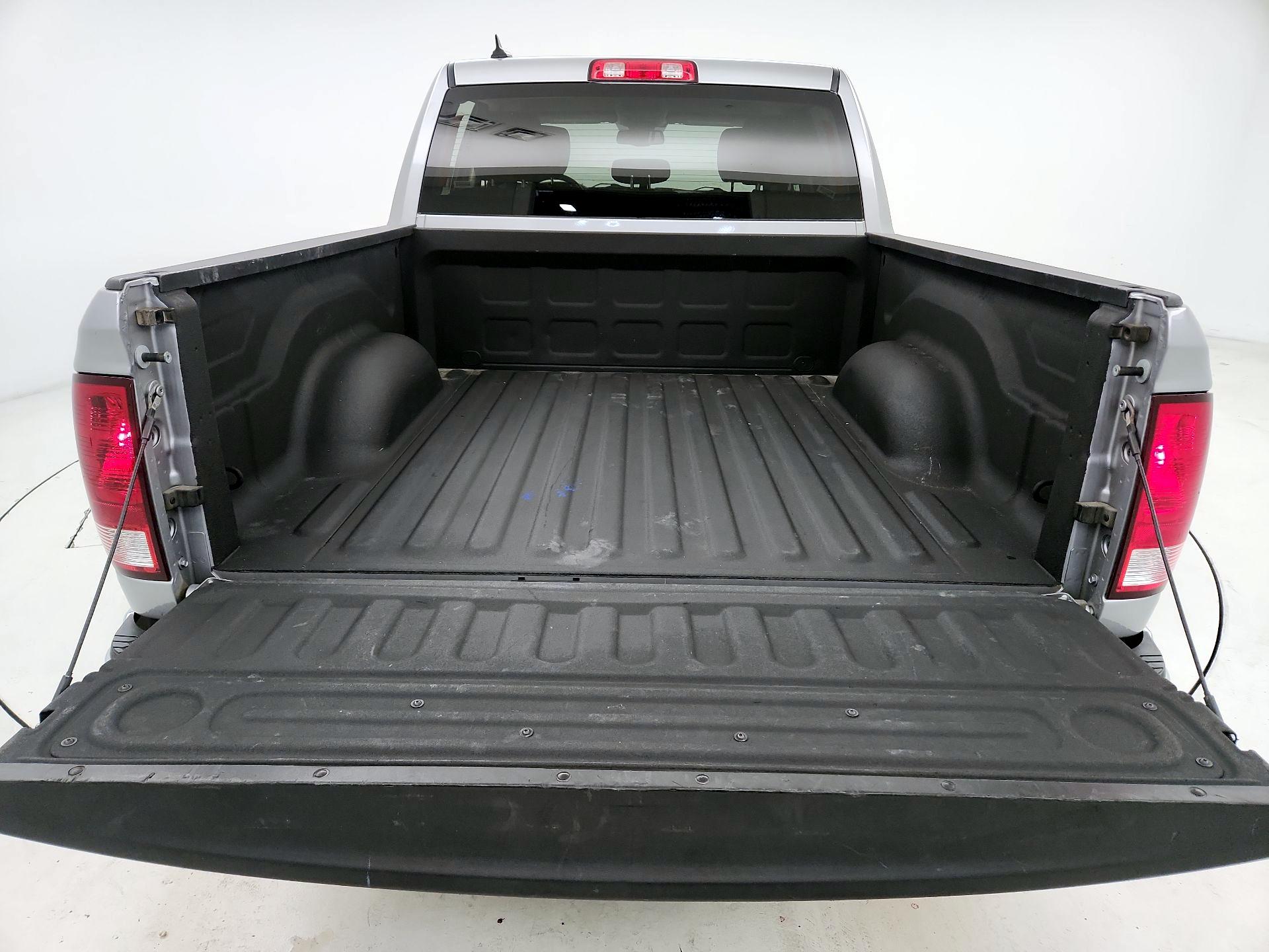 Thumbnail: 2022 RAM 1500 Classic - 16