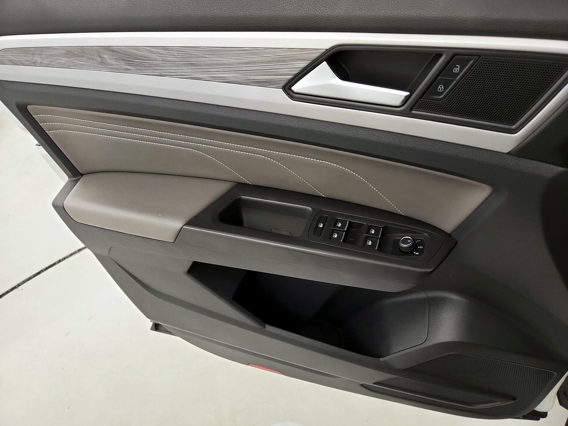 Thumbnail: 2022 Volkswagen Atlas - 12