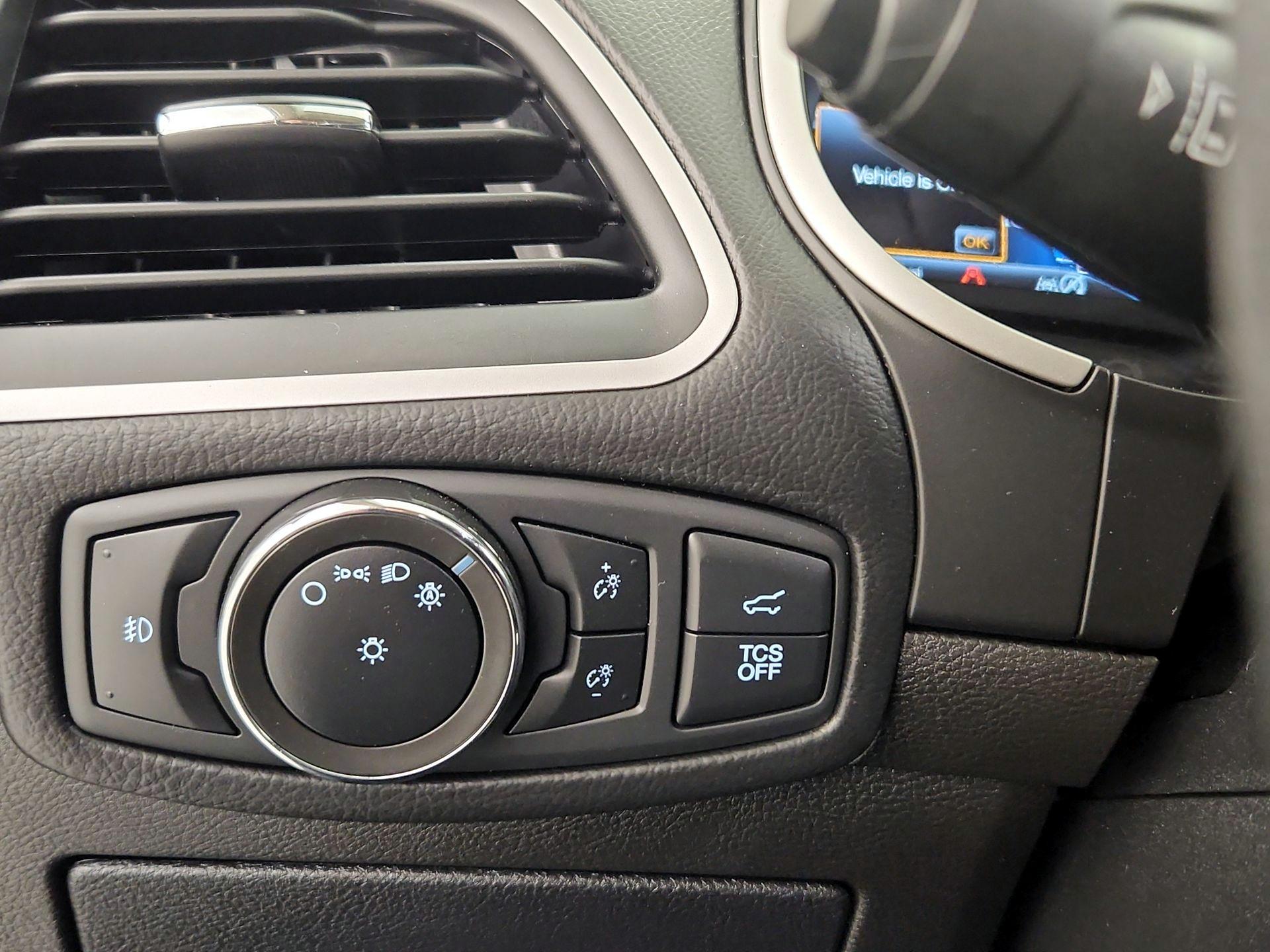 Thumbnail: 2020 Ford Edge - 13