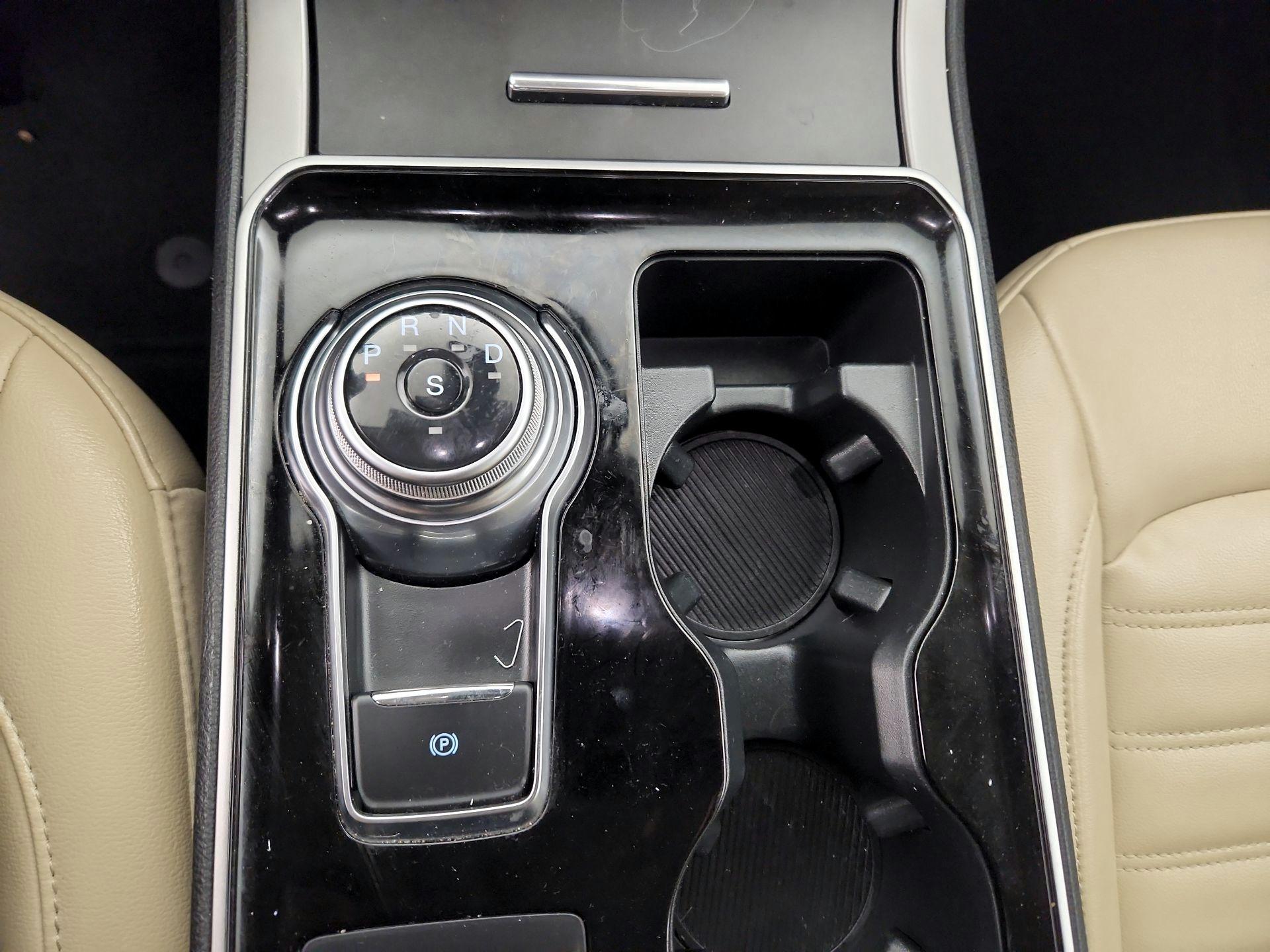 Thumbnail: 2020 Ford Edge - 17