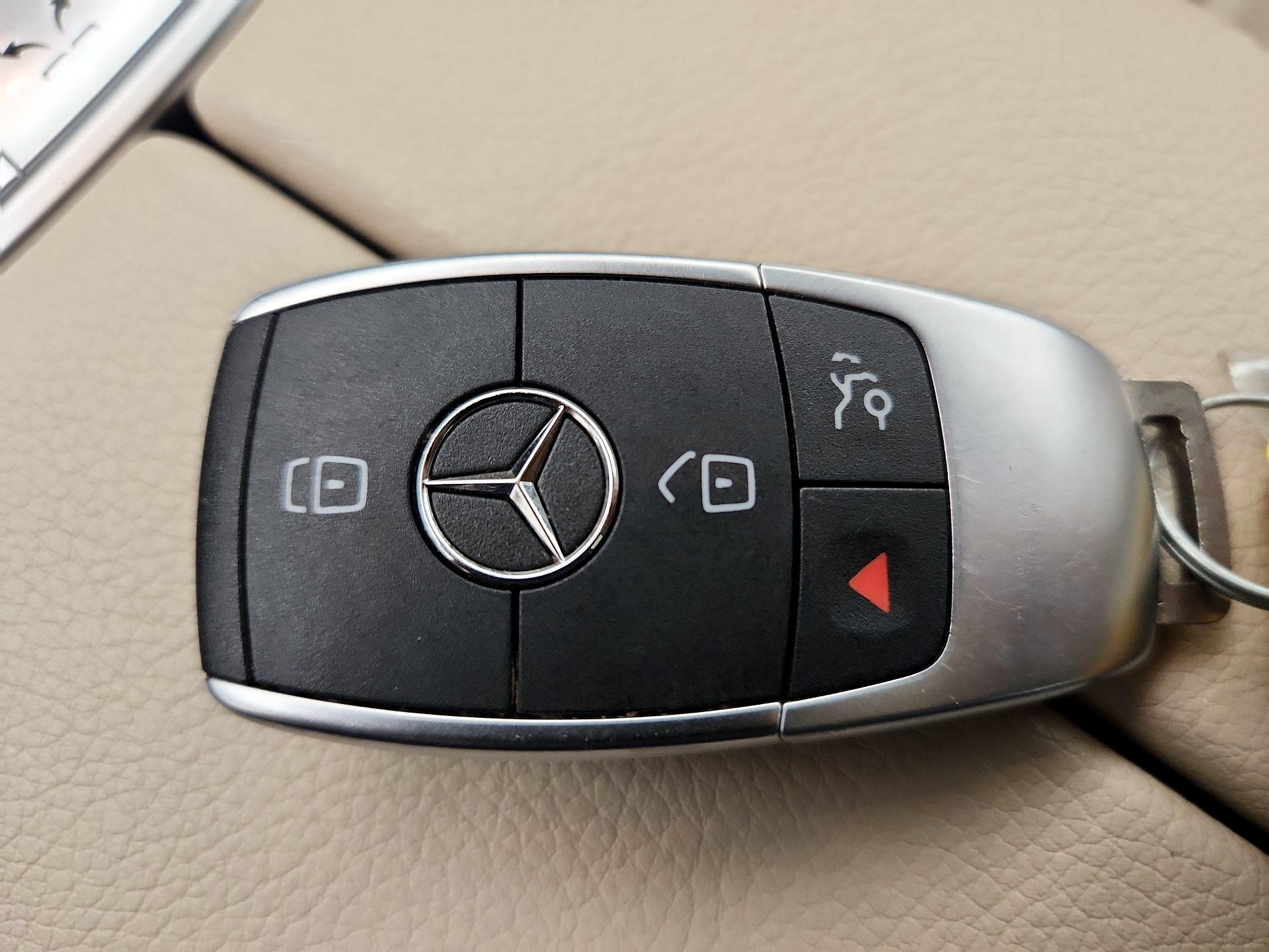 Thumbnail: 2020 Mercedes-Benz C-Class - 18