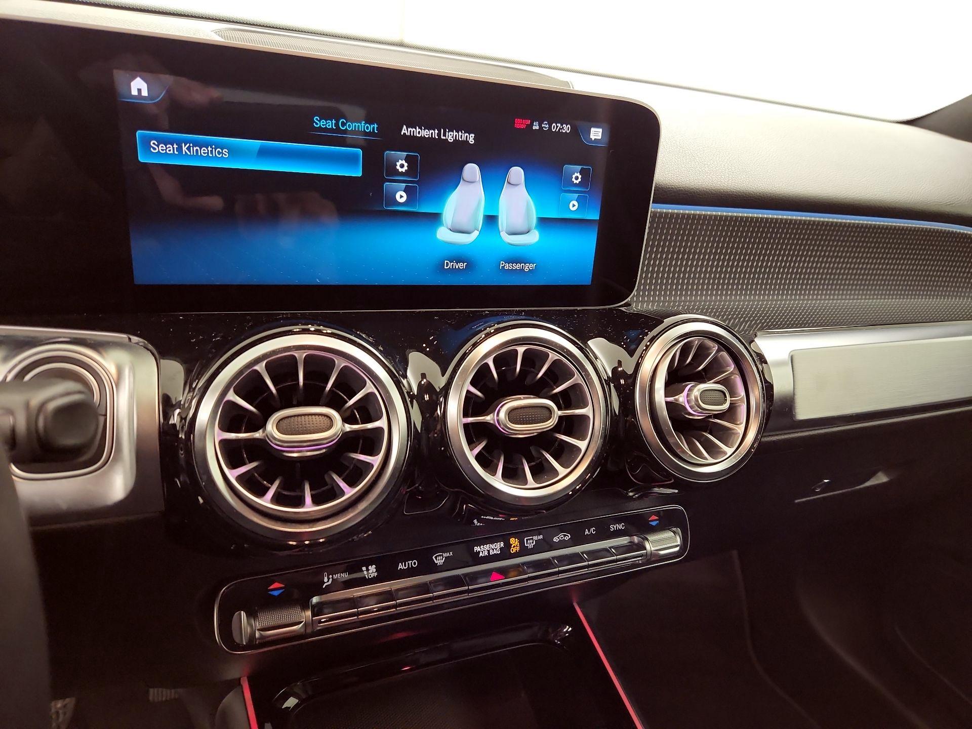 Thumbnail: 2021 Mercedes-Benz GLB - 16