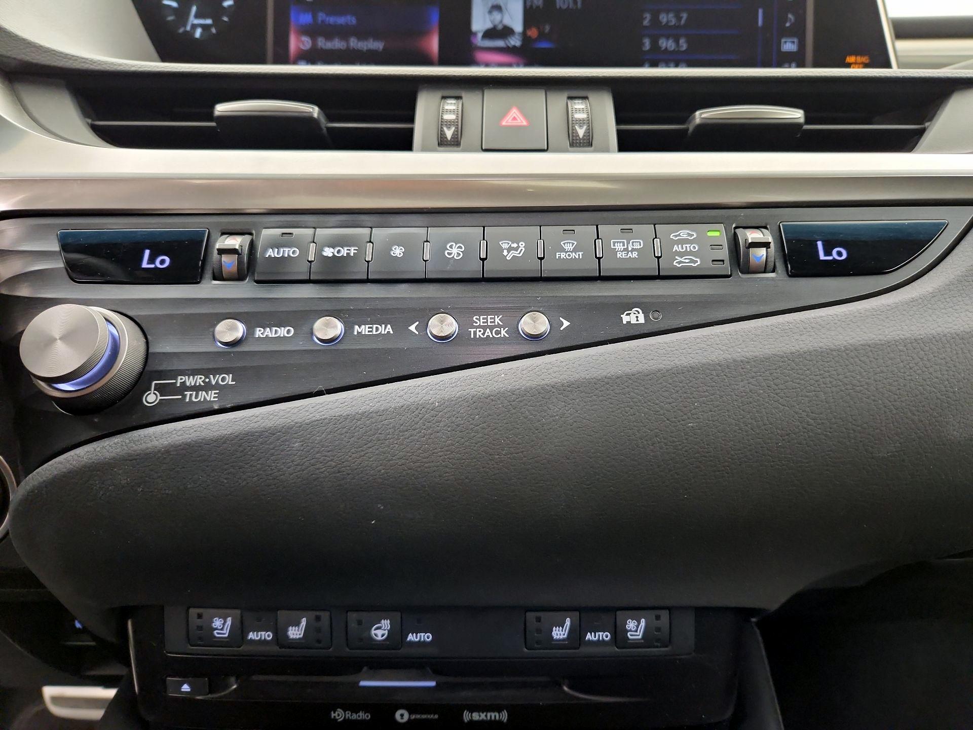 Thumbnail: 2021 Lexus ES - 16