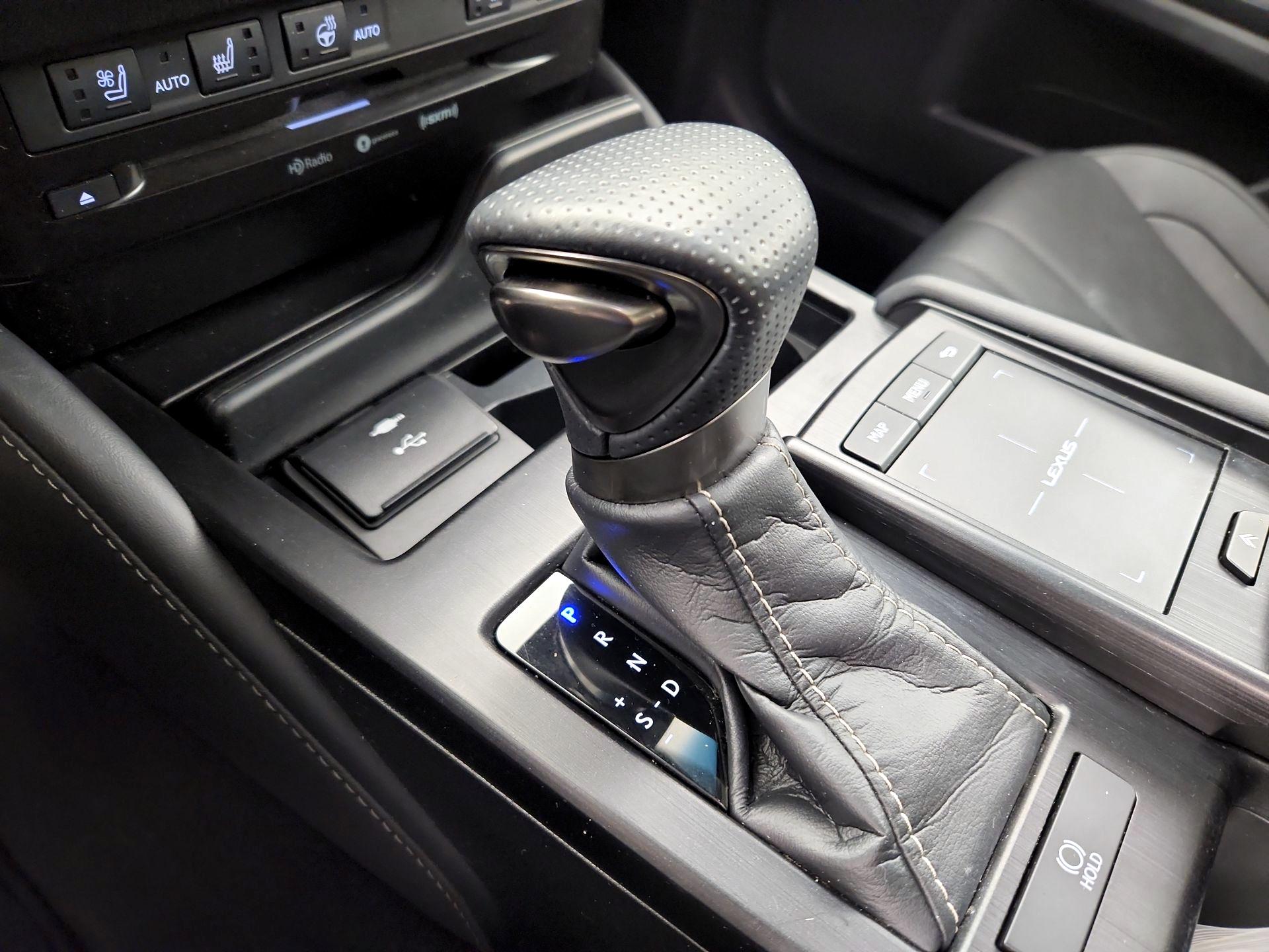 Thumbnail: 2021 Lexus ES - 17