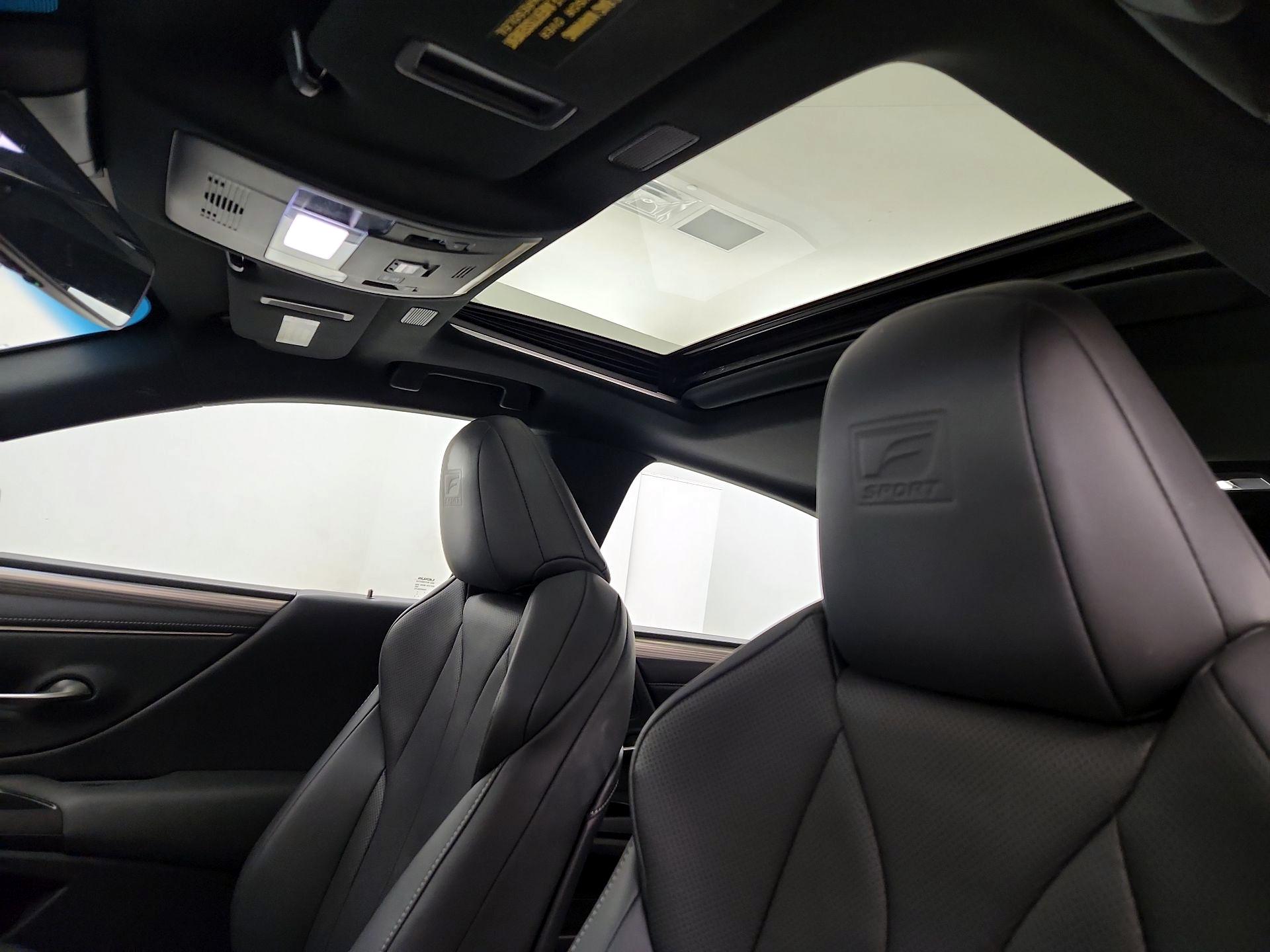 Thumbnail: 2021 Lexus ES - 19