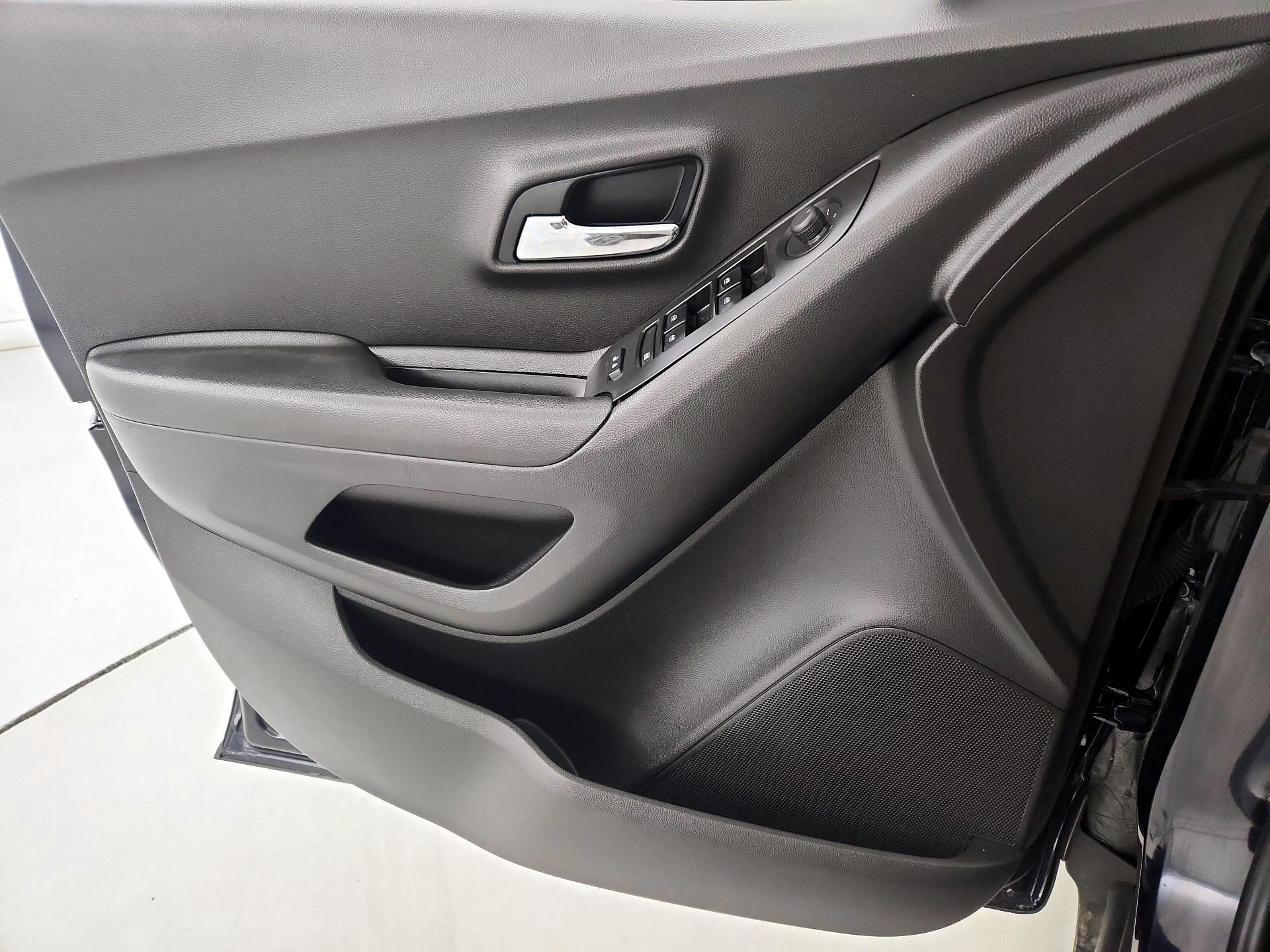 Thumbnail: 2021 Chevrolet Trax - 12