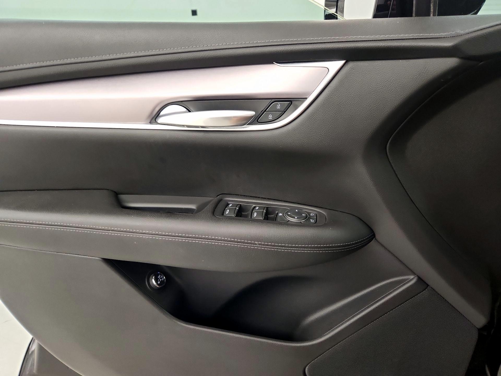 Thumbnail: 2021 Cadillac XT5 - 12