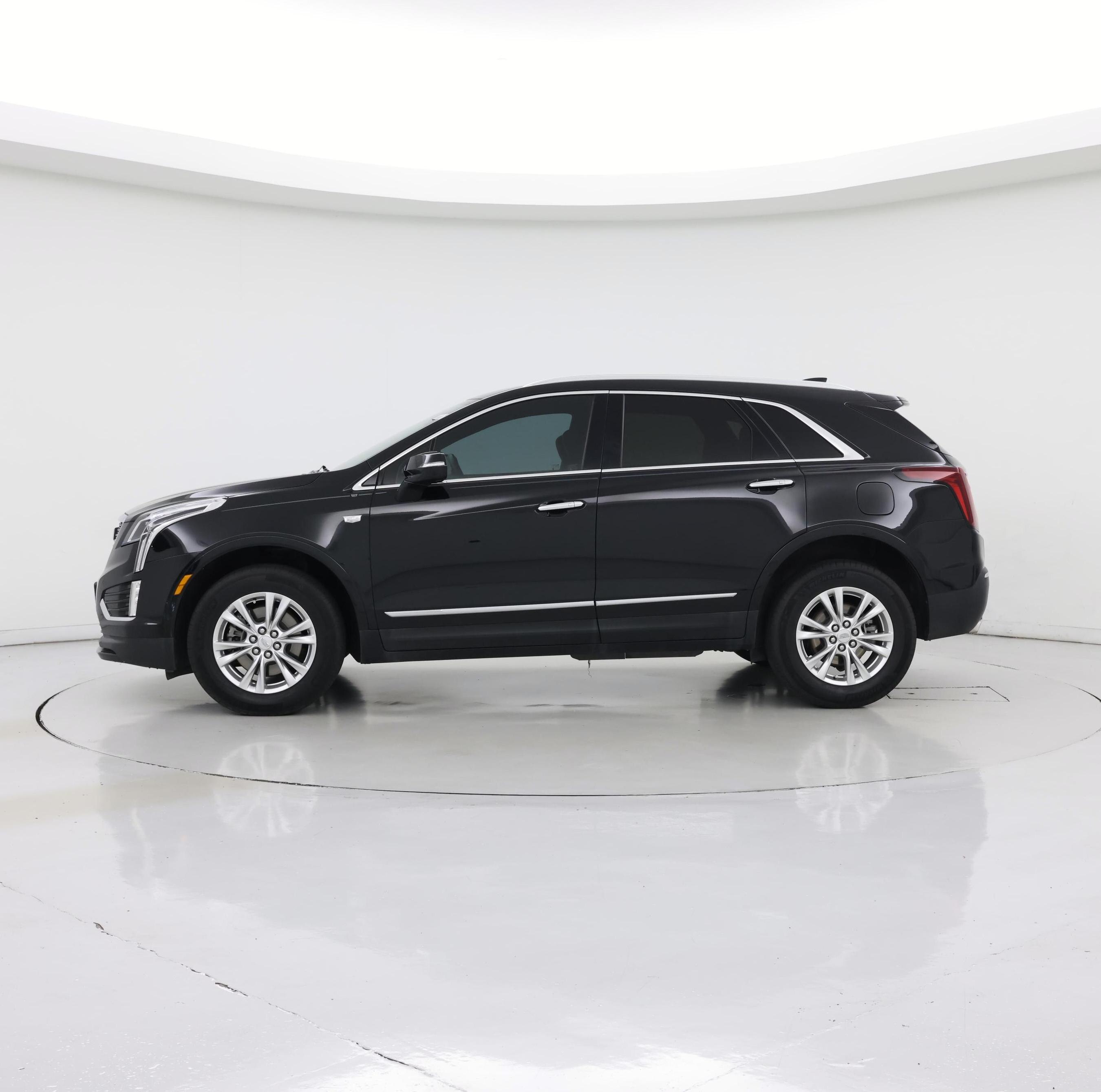 Thumbnail: 2021 Cadillac XT5 - 3