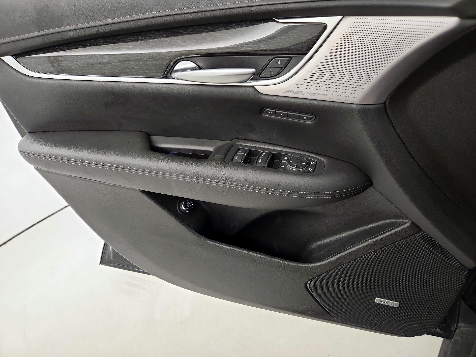 Thumbnail: 2021 Cadillac XT5 - 12