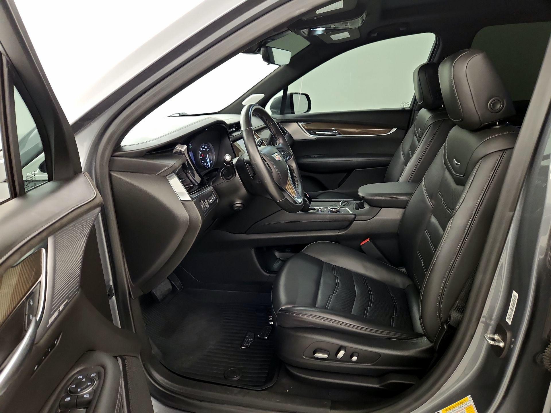 Thumbnail: 2022 Cadillac XT6 - 11