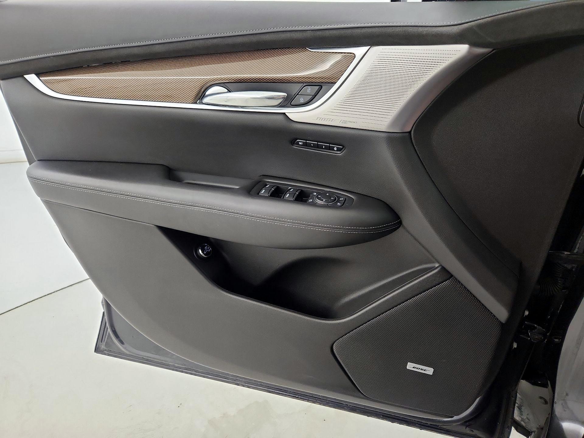 Thumbnail: 2022 Cadillac XT6 - 12