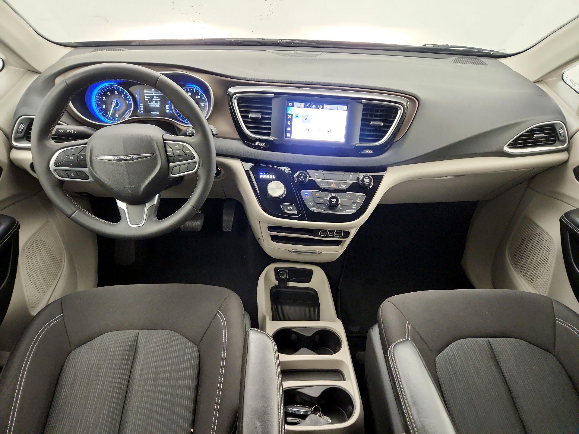 Thumbnail: 2022 Chrysler Voyager - 9