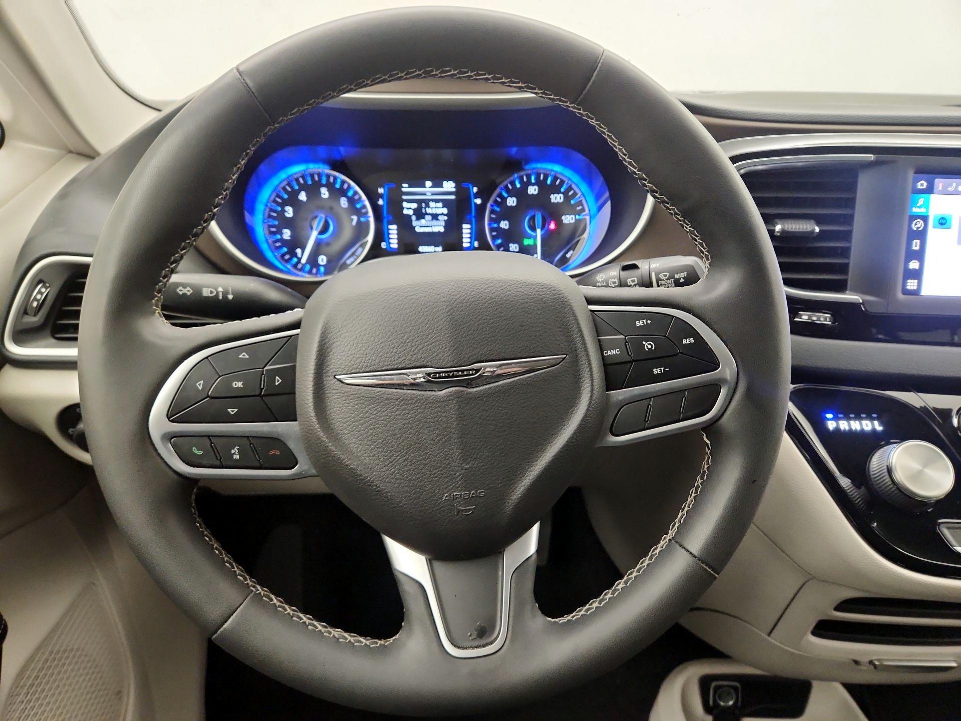 Thumbnail: 2022 Chrysler Voyager - 10