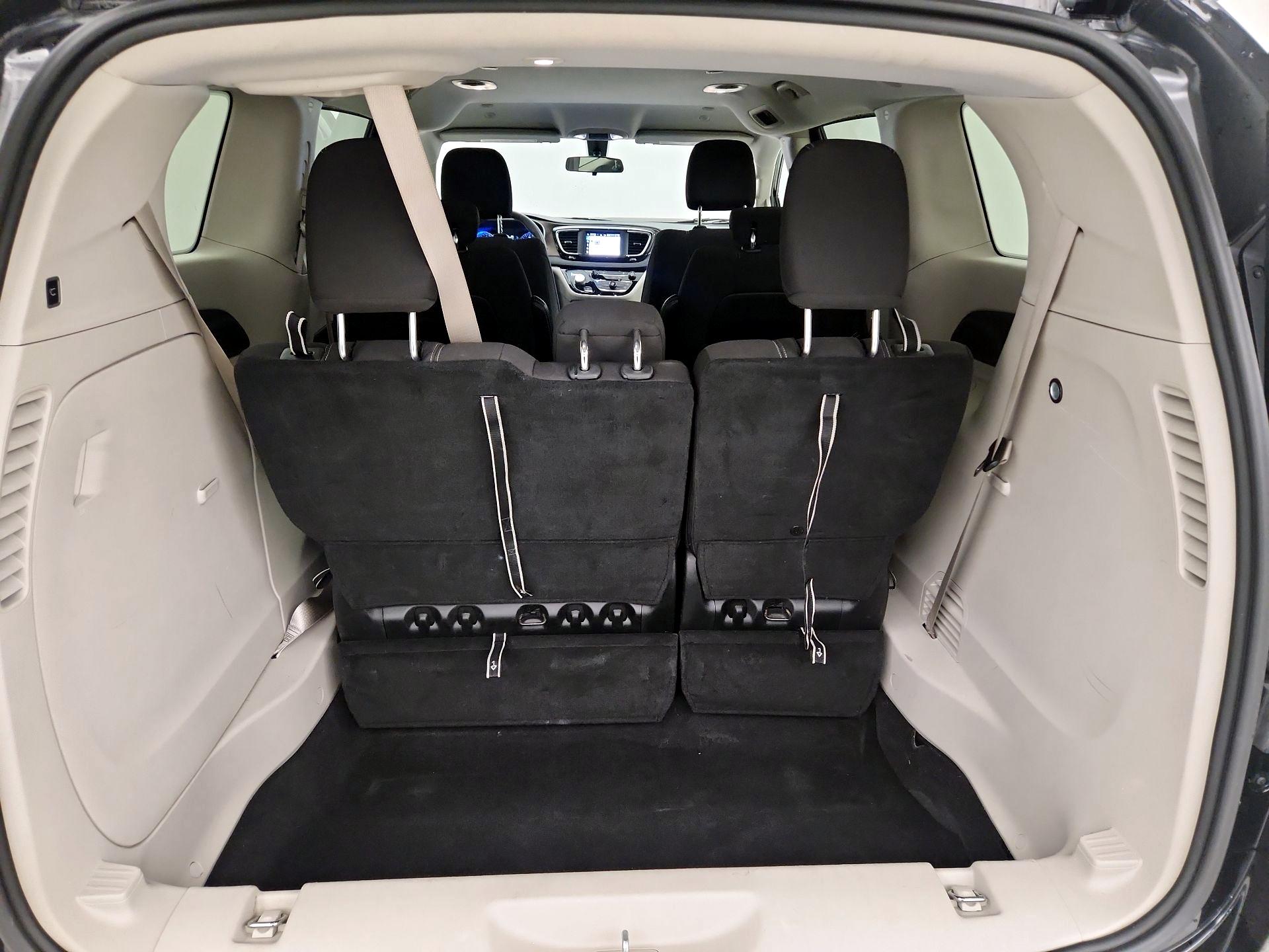 Thumbnail: 2022 Chrysler Voyager - 16