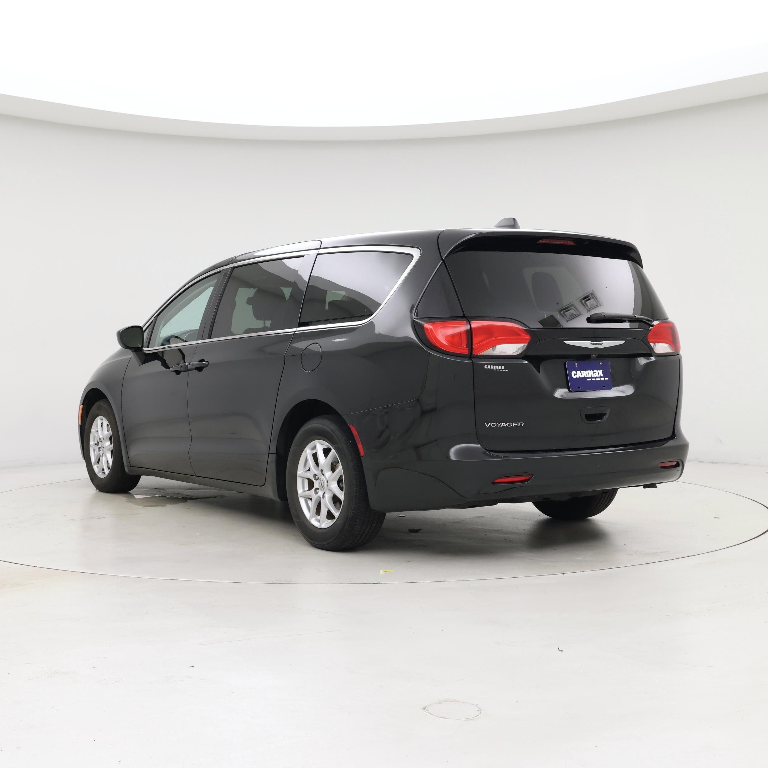 Thumbnail: 2022 Chrysler Voyager - 2