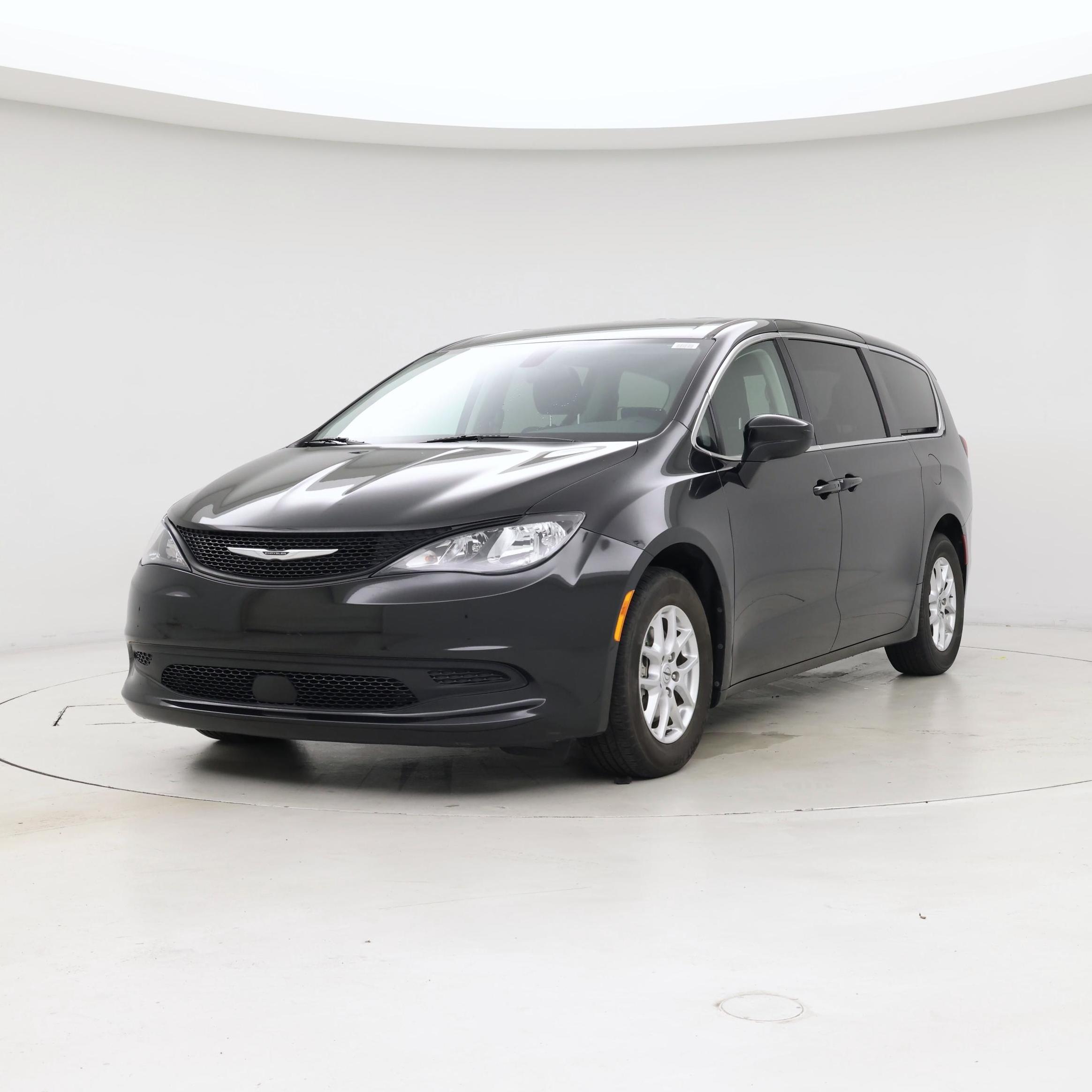 Thumbnail: 2022 Chrysler Voyager - 4
